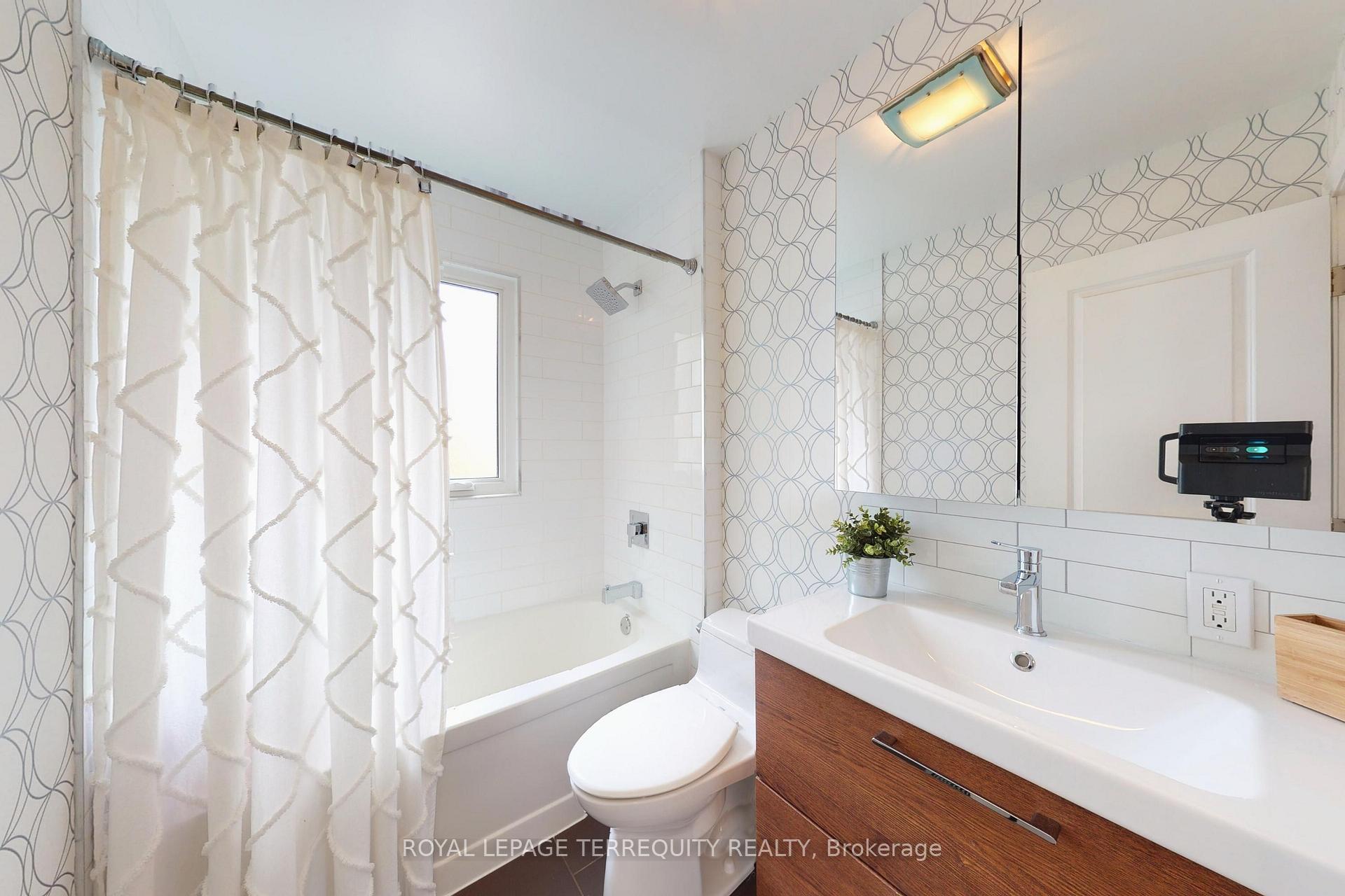 Photo 7 of 28 Furnival Road, Toronto, O'Connor-Parkview — HOMEH