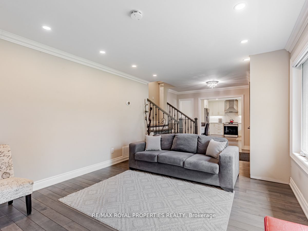 Photo 42 of 576 Bickle Drive, Oshawa, Northwood — HOMEH