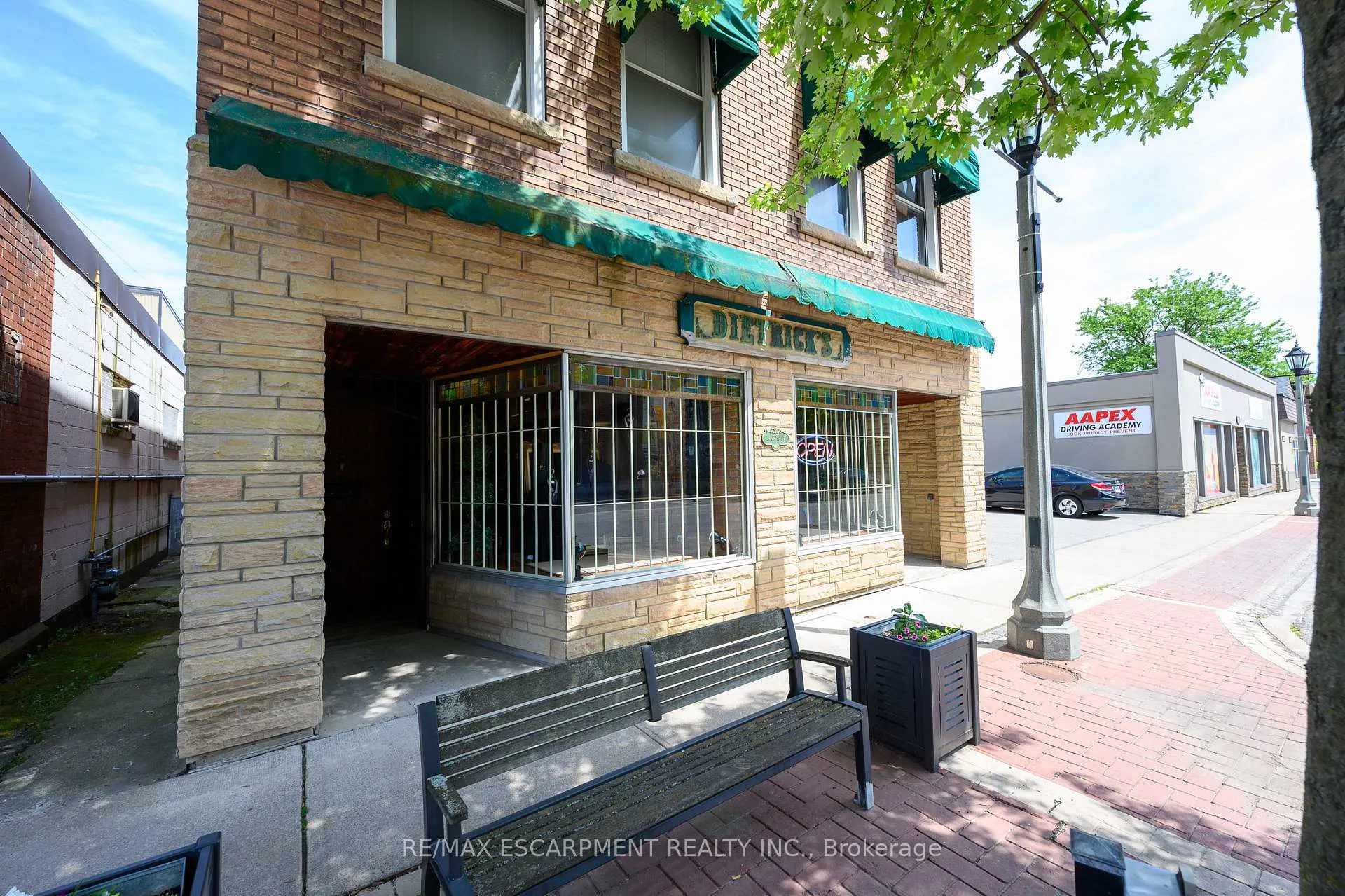 Photo 2 of 24 Cross Street, Welland, Welland Downtown — HOMEH