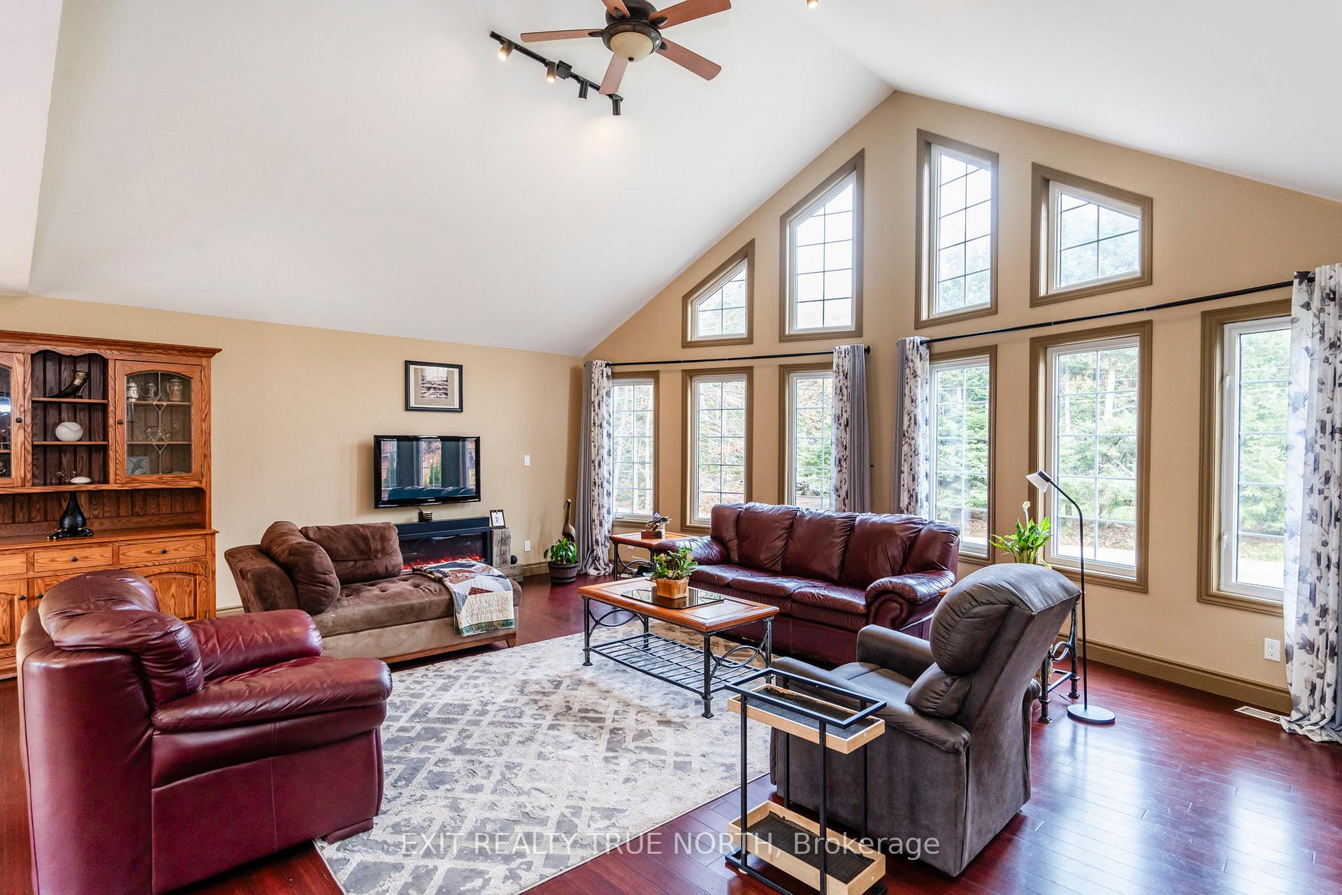 Photo 3 of 24 Wakunda Crescent, Tiny, Rural Tiny — HOMEH