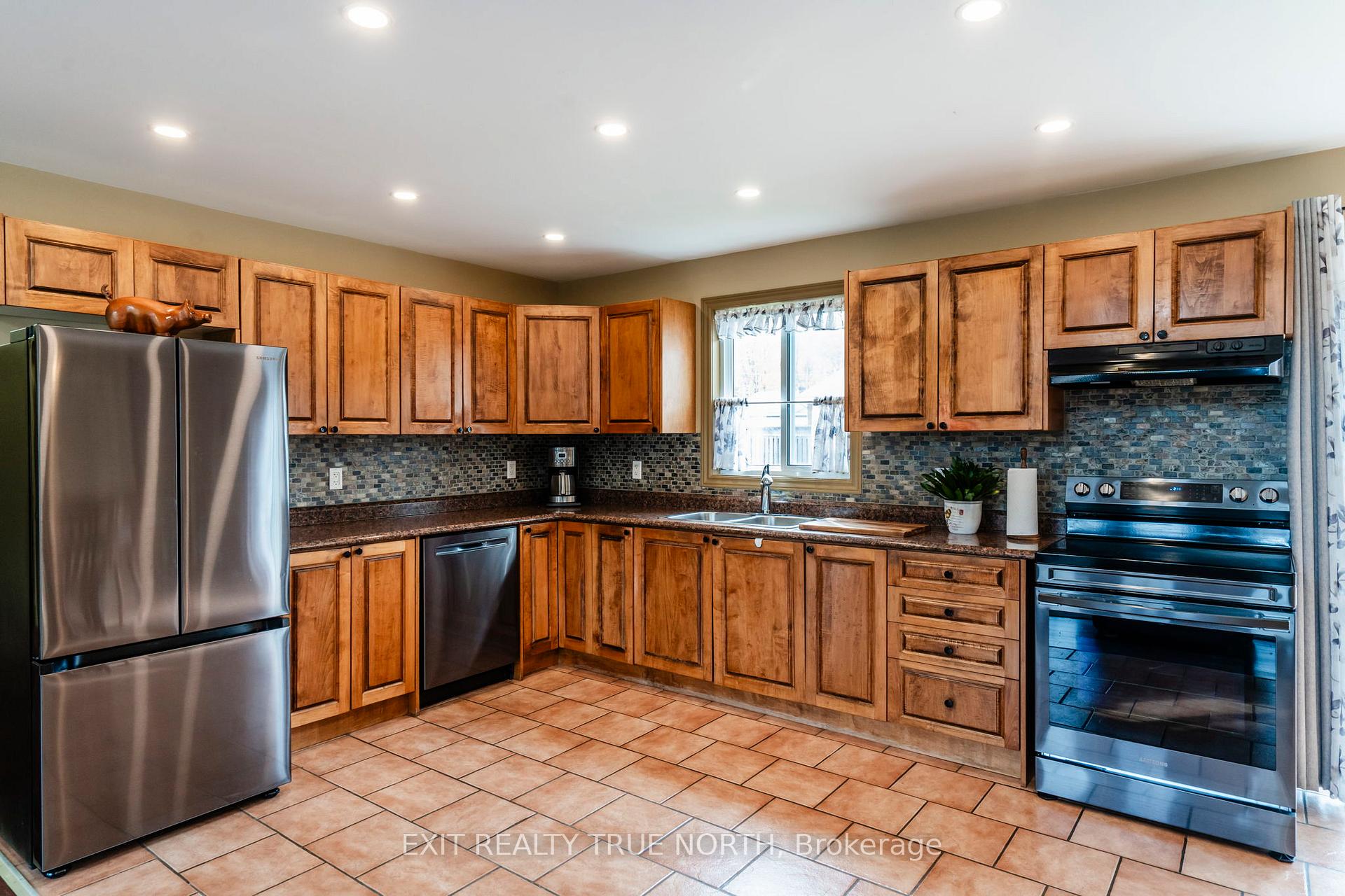 Photo 11 of 24 Wakunda Crescent, Tiny, Rural Tiny — HOMEH