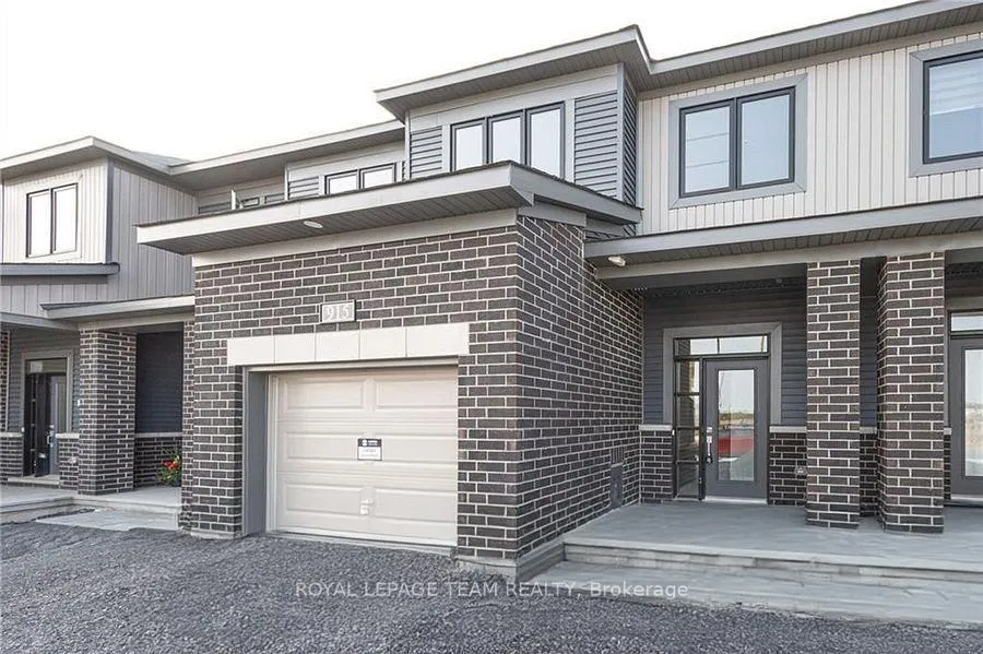 Front of 915 Athenry Court