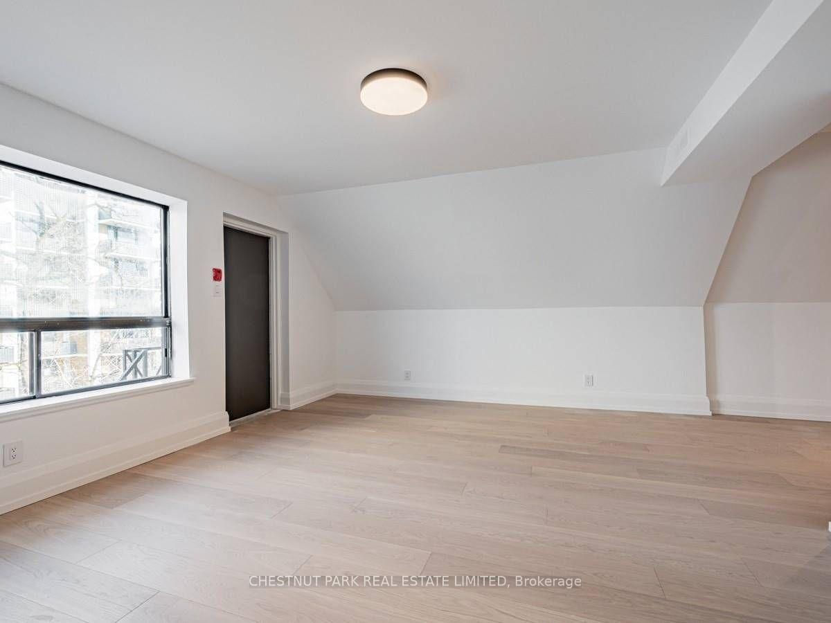 Photo 4 of Unit 3rd, 607 Huron Street, Toronto, The Annex — HOMEH