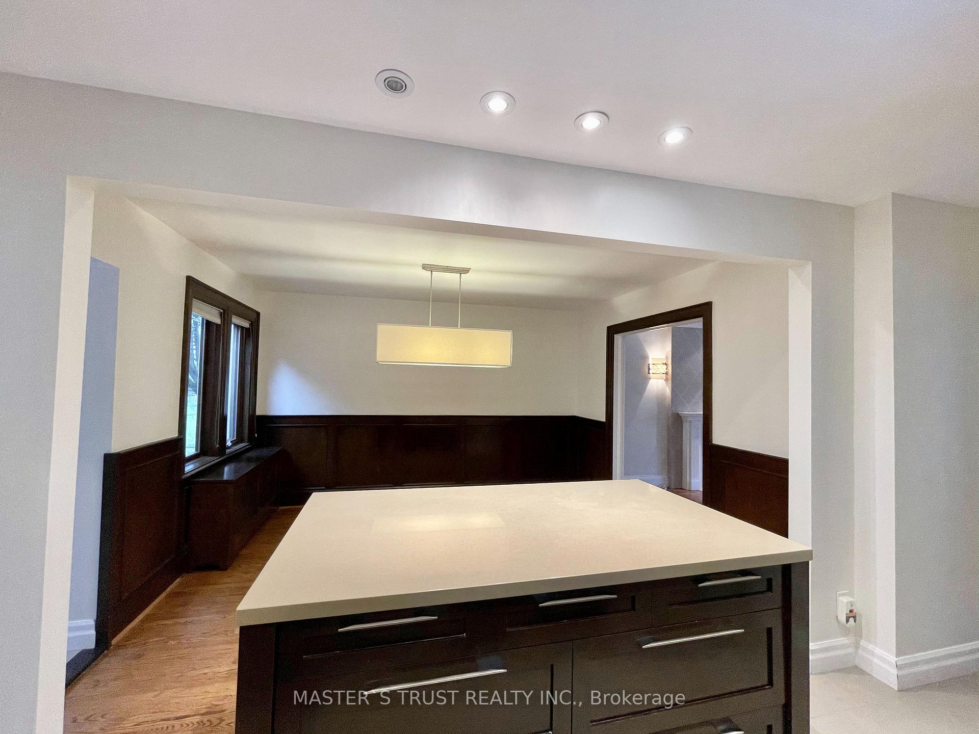 Photo 9 of 12 Duplex Crescent, Toronto, Yonge-Eglinton — HOMEH