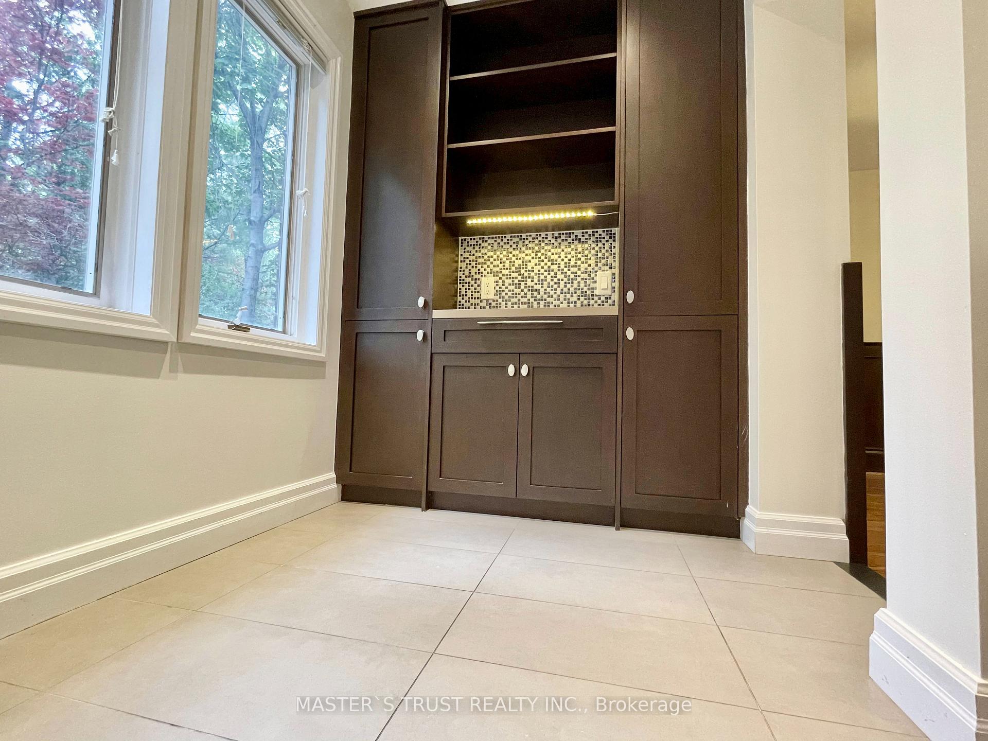 Photo 11 of 12 Duplex Crescent, Toronto, Yonge-Eglinton — HOMEH
