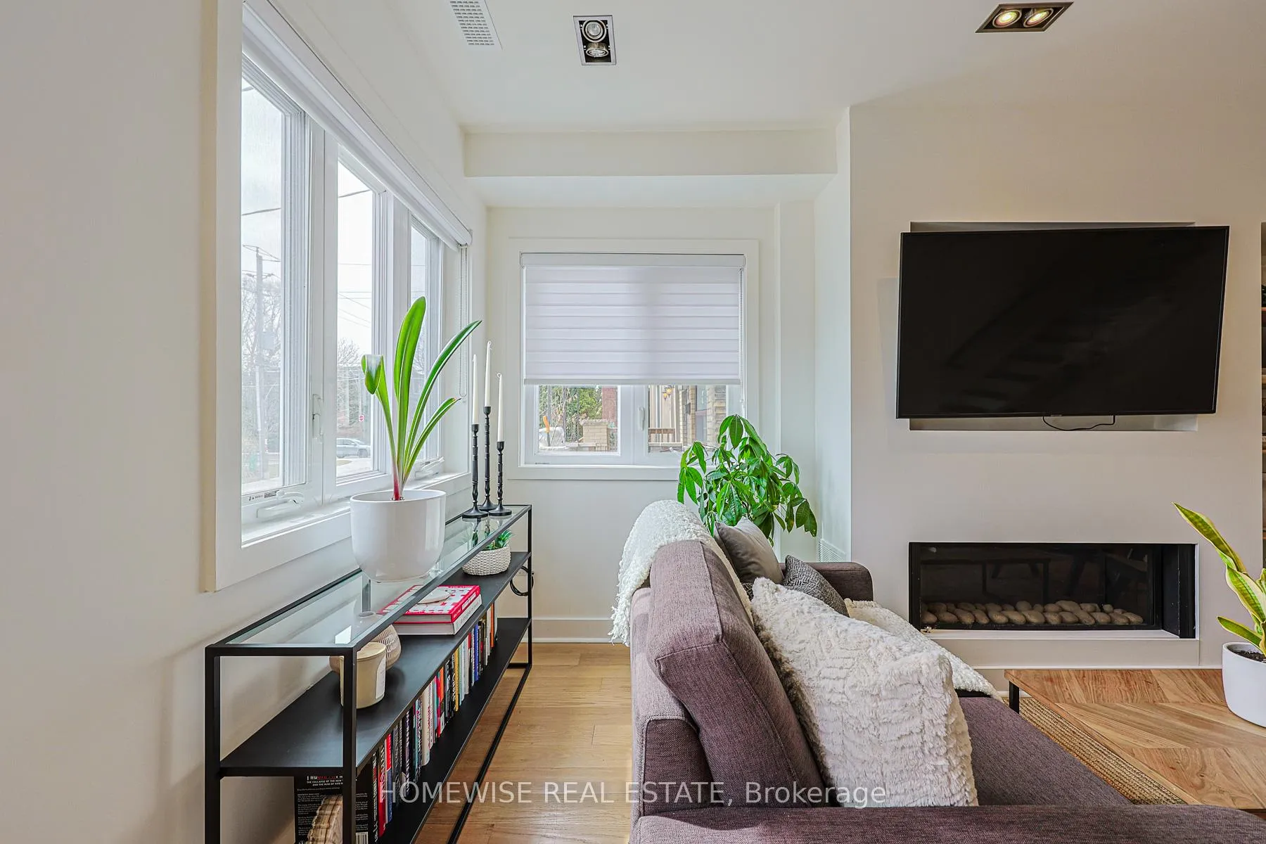 Photo 3 of 12 Leeds Street, Toronto, Dovercourt-Wallace Emerson-Junction — HOMEH