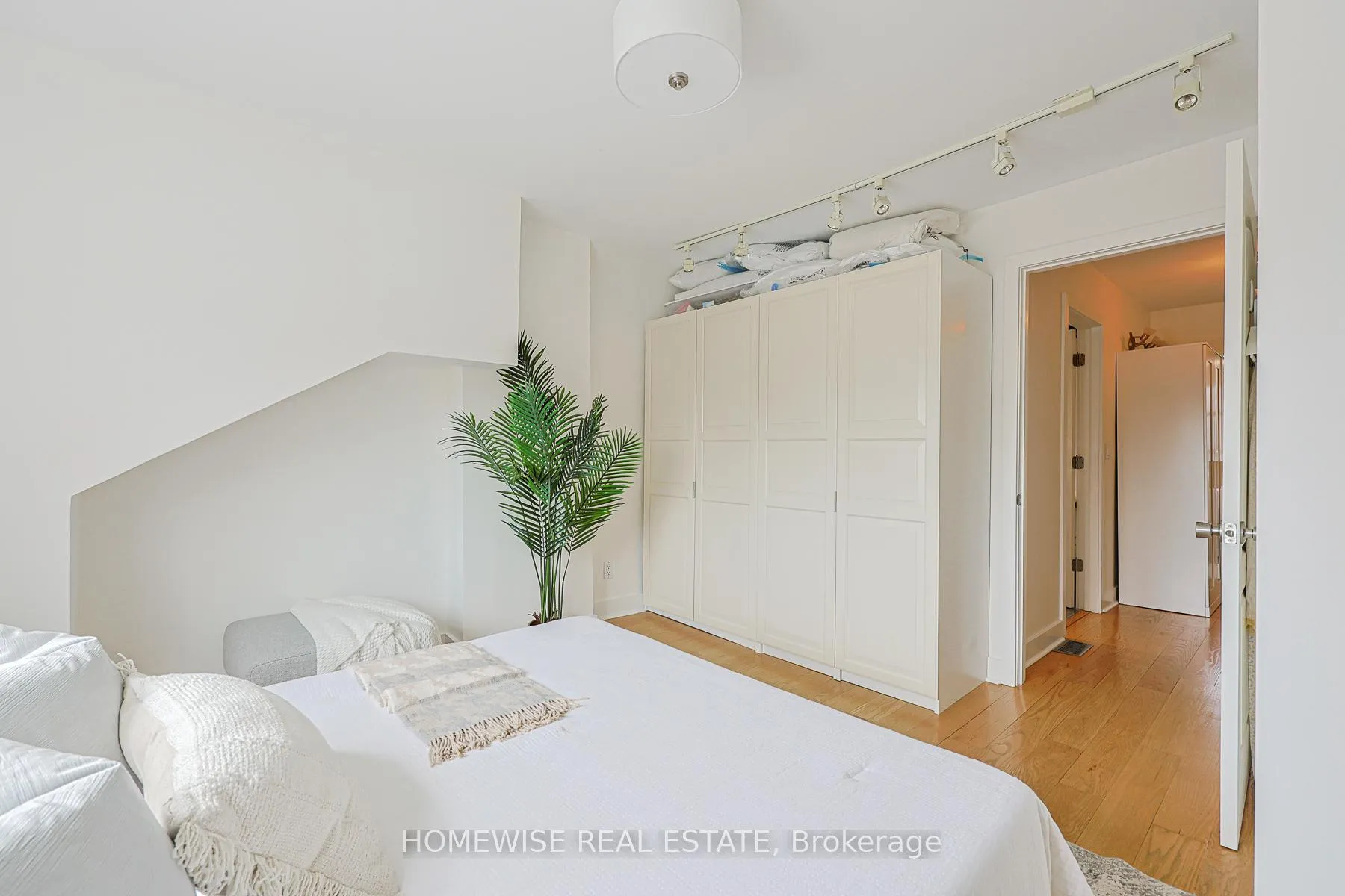 Photo 14 of 12 Leeds Street, Toronto, Dovercourt-Wallace Emerson-Junction — HOMEH