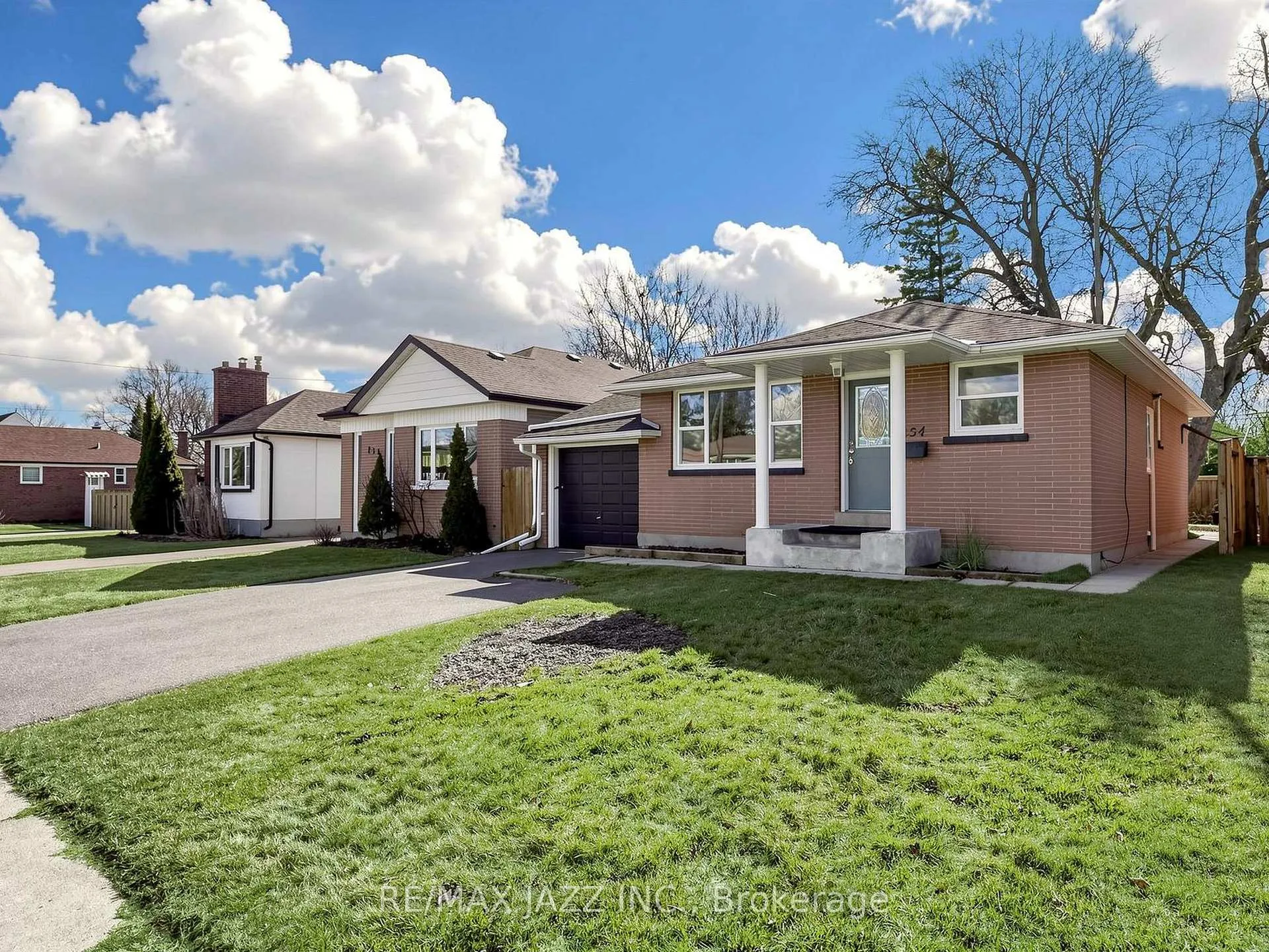 Photo 2 of 254 Wilson Road S, Oshawa, Central — HOMEH