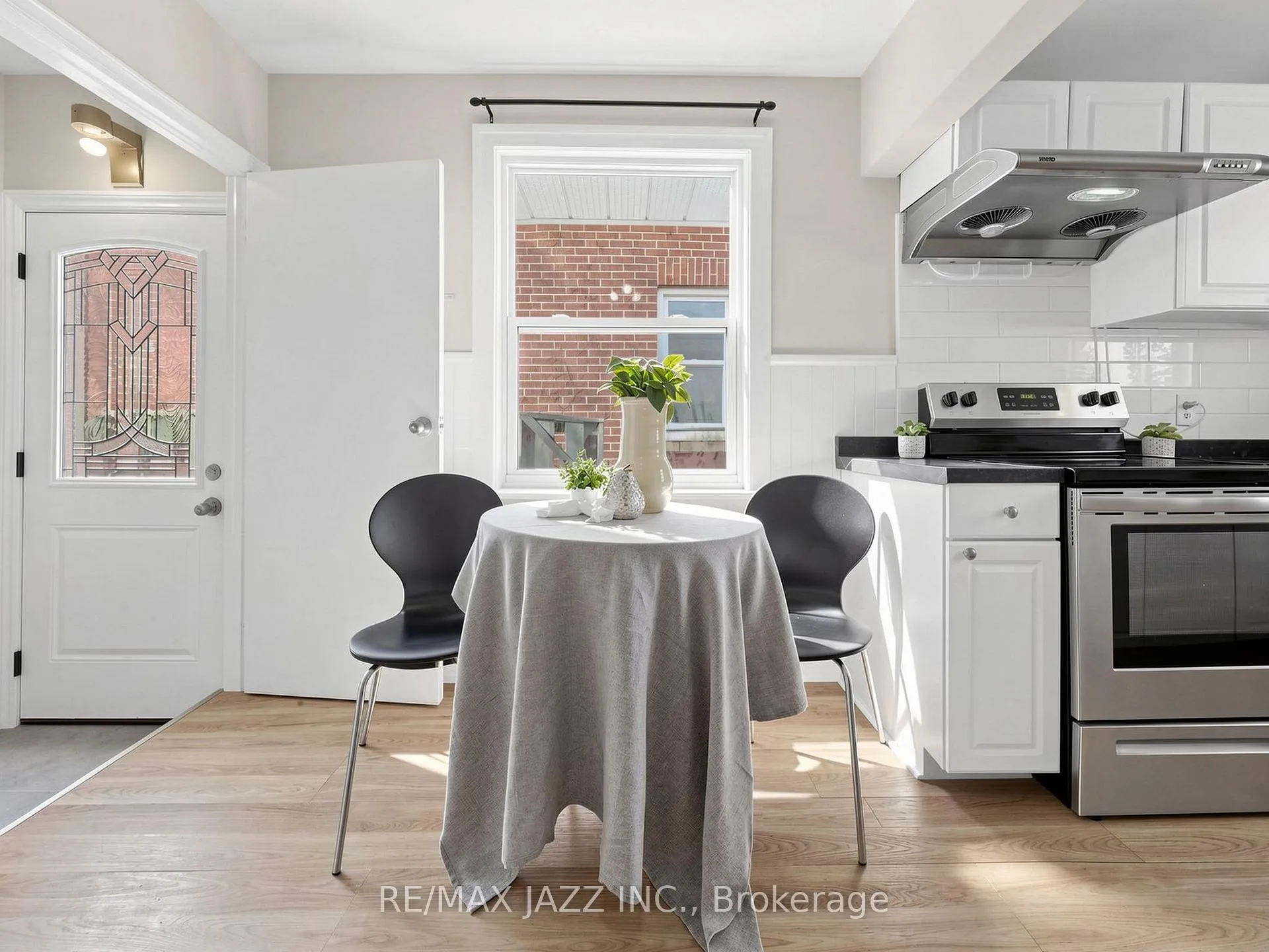 Photo 7 of 254 Wilson Road S, Oshawa, Central — HOMEH