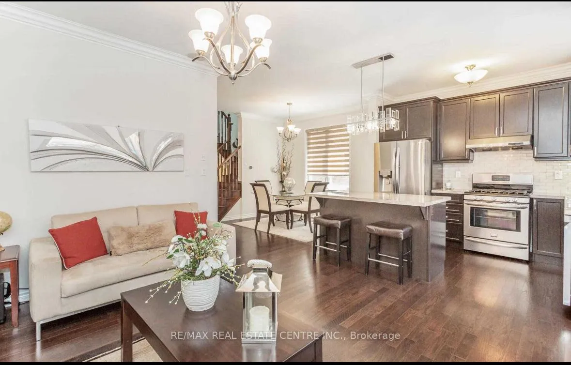 Photo 2 of 304 Trudeau Drive E, Milton, Clarke — HOMEH
