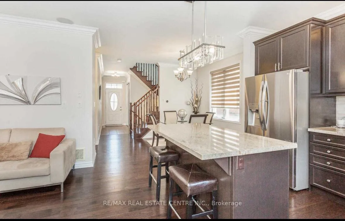 Photo 3 of 304 Trudeau Drive E, Milton, Clarke — HOMEH