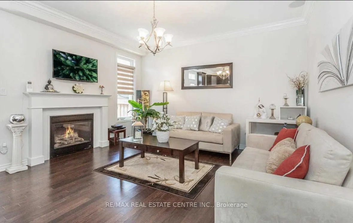 Photo 4 of 304 Trudeau Drive E, Milton, Clarke — HOMEH