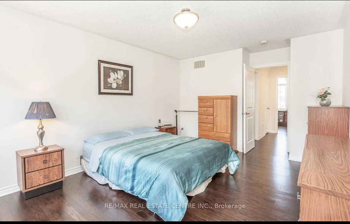 Photo 5 of 304 Trudeau Drive E, Milton, Clarke — HOMEH