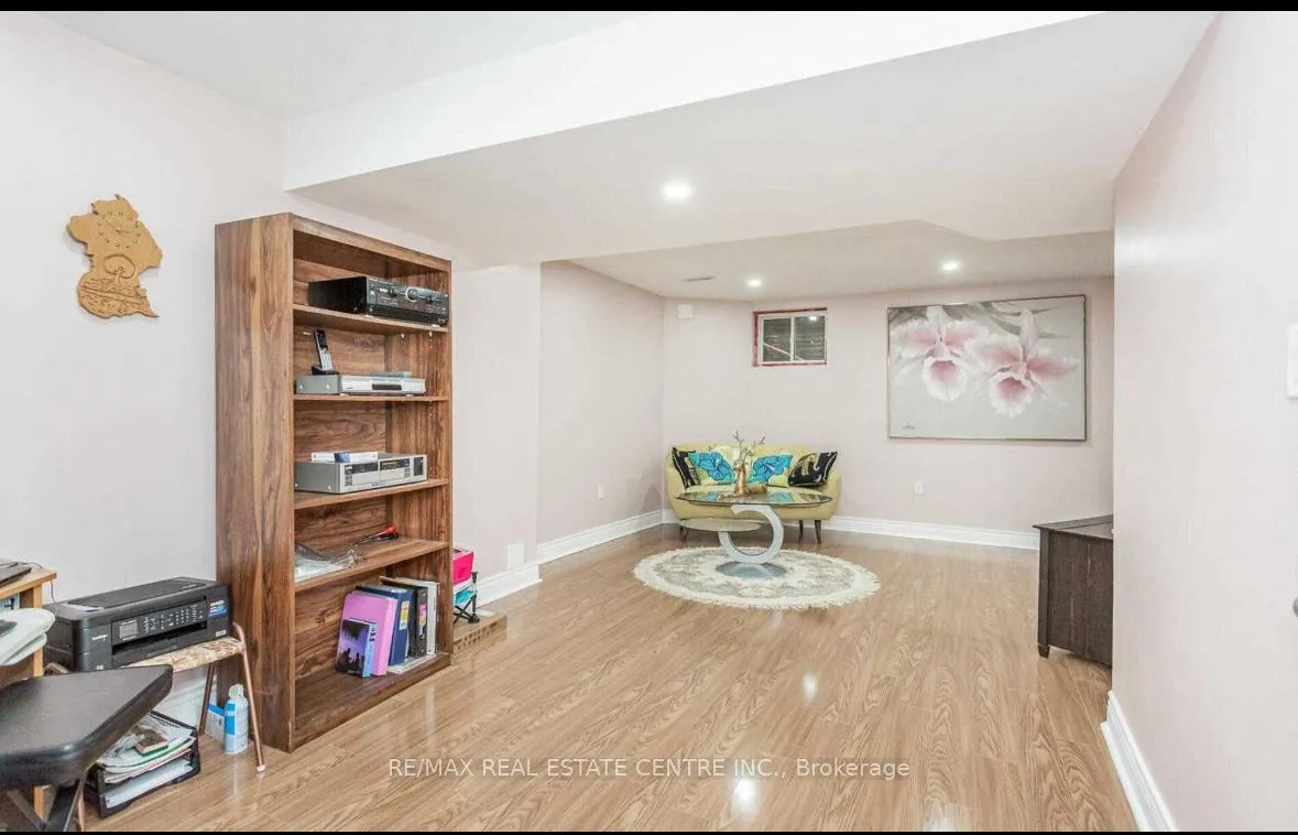 Photo 8 of 304 Trudeau Drive E, Milton, Clarke — HOMEH