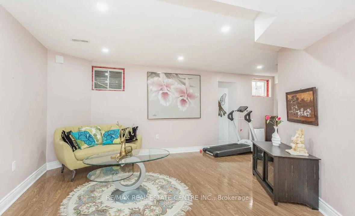 Photo 9 of 304 Trudeau Drive E, Milton, Clarke — HOMEH