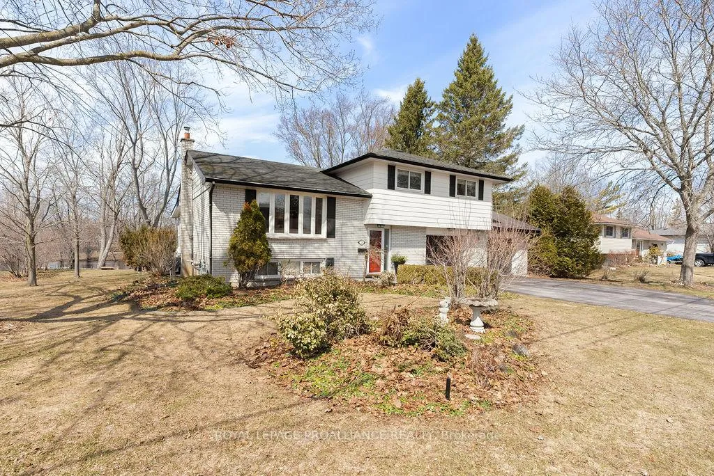 Photo 3 of 38 Greenfield Park, Belleville, Thurlow Ward — HOMEH