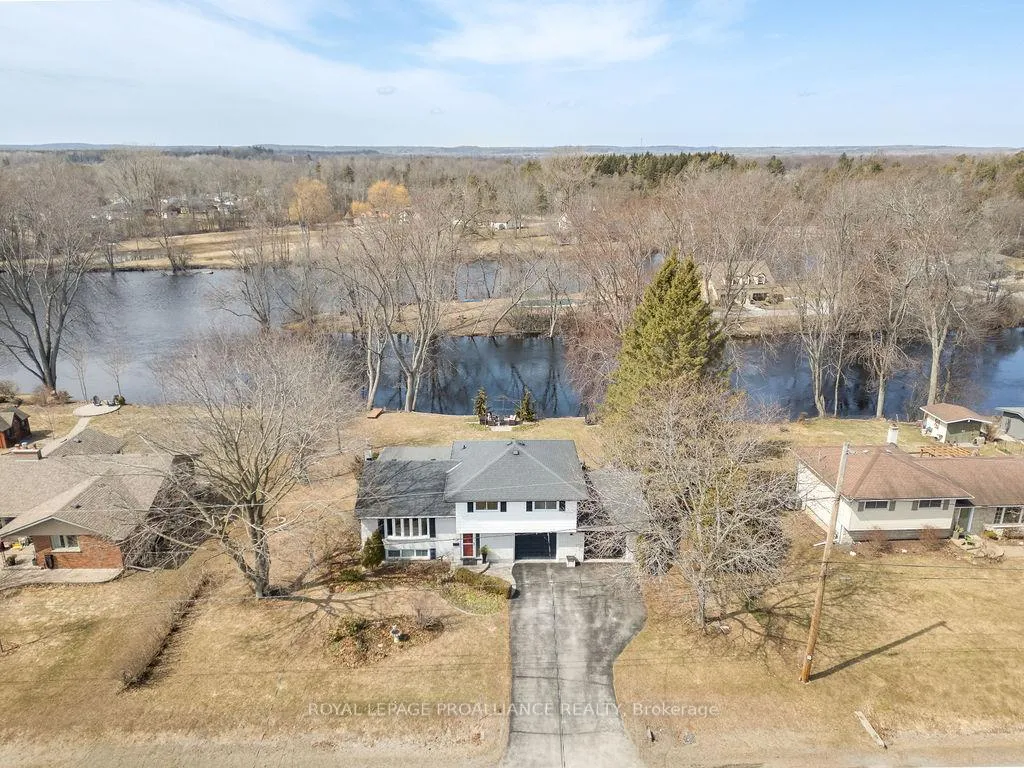 Photo 4 of 38 Greenfield Park, Belleville, Thurlow Ward — HOMEH