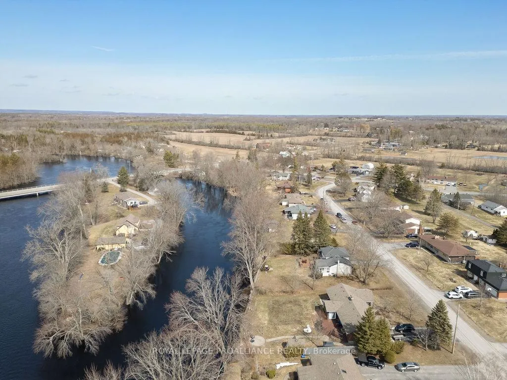 Photo 43 of 38 Greenfield Park, Belleville, Thurlow Ward — HOMEH