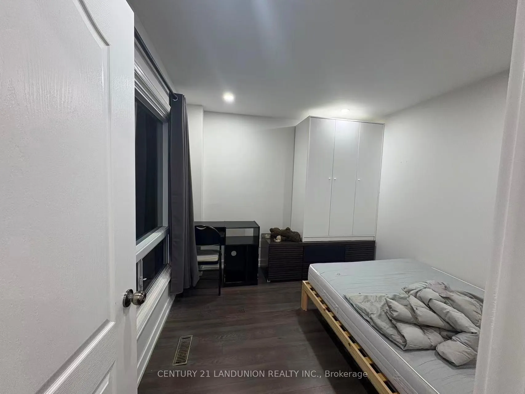 Photo 2 of Unit (BEDROOM), 11 Post Horn Grove, Waterloo, Beechwood — HOMEH