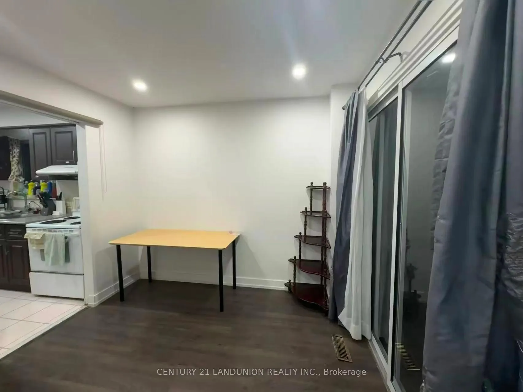 Photo 3 of Unit (BEDROOM), 11 Post Horn Grove, Waterloo, Beechwood — HOMEH