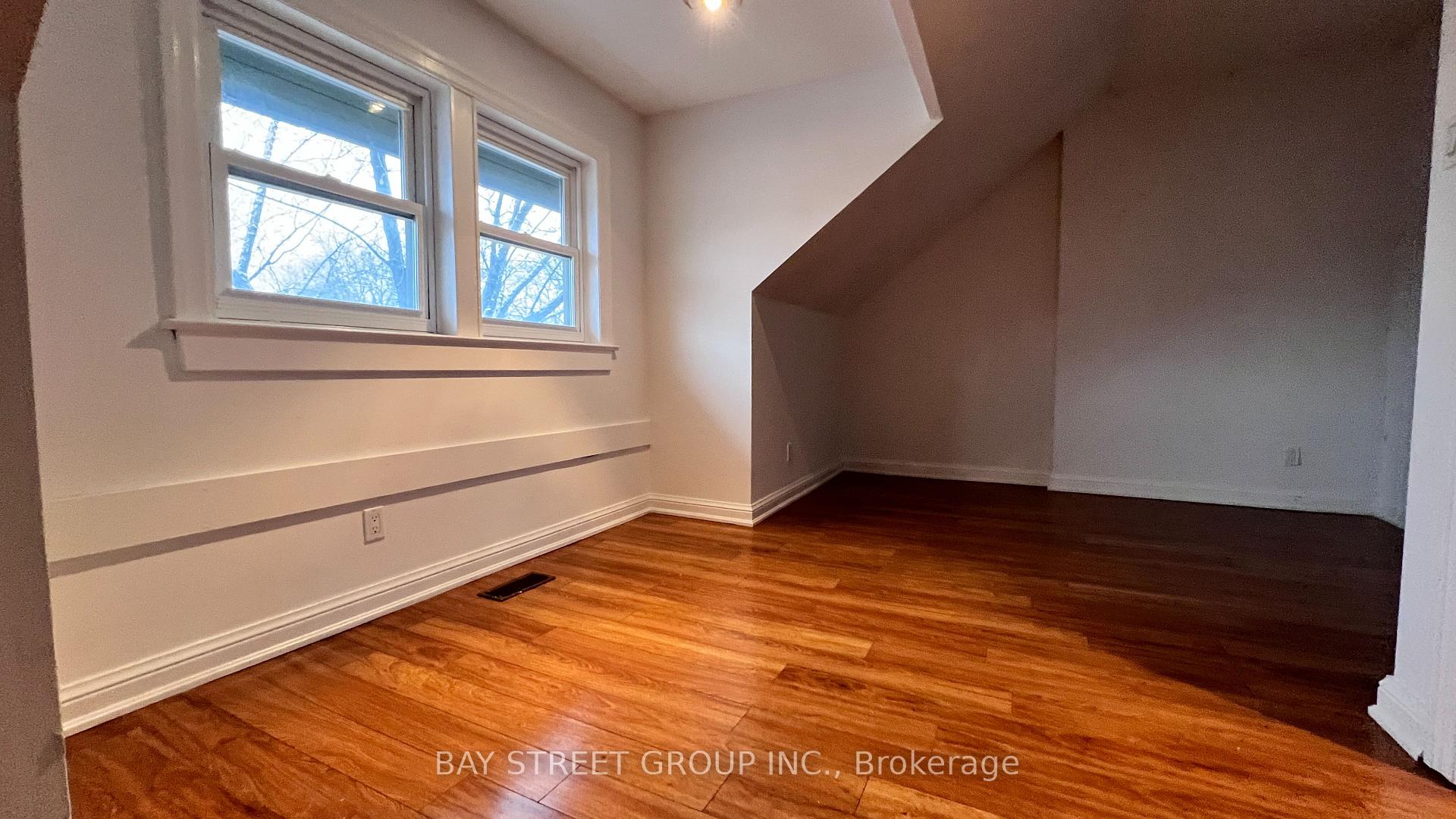 Photo 5 of Unit Upper, 182 Spadina Rd., Toronto, The Annex — HOMEH