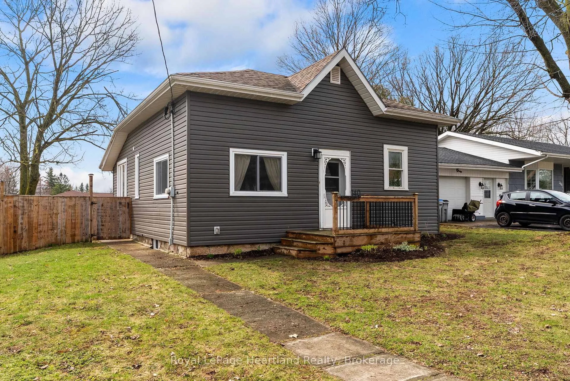 Photo 2 of 140 Rattenbury Street W, Central Huron, Clinton — HOMEH