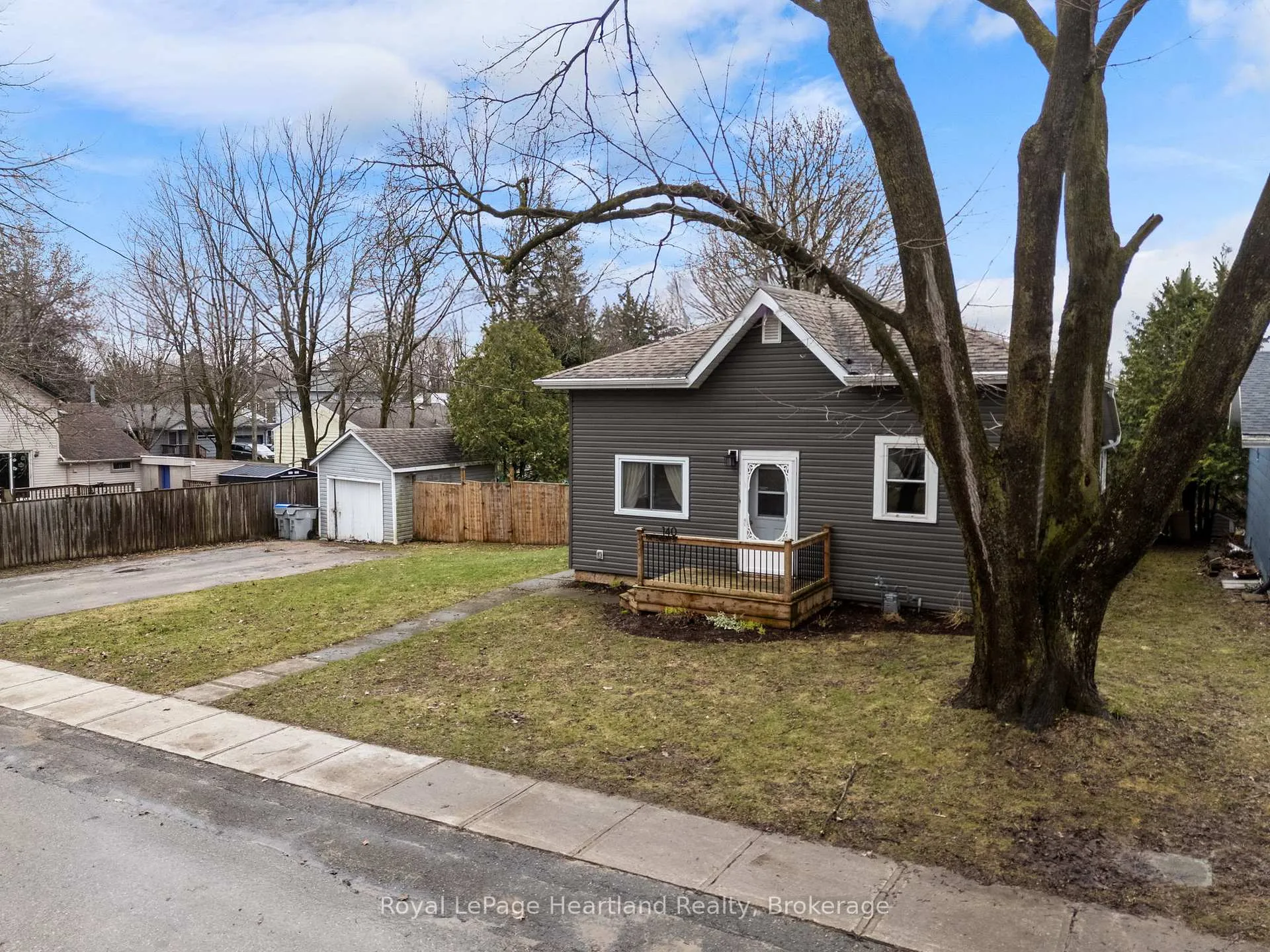 Photo 3 of 140 Rattenbury Street W, Central Huron, Clinton — HOMEH