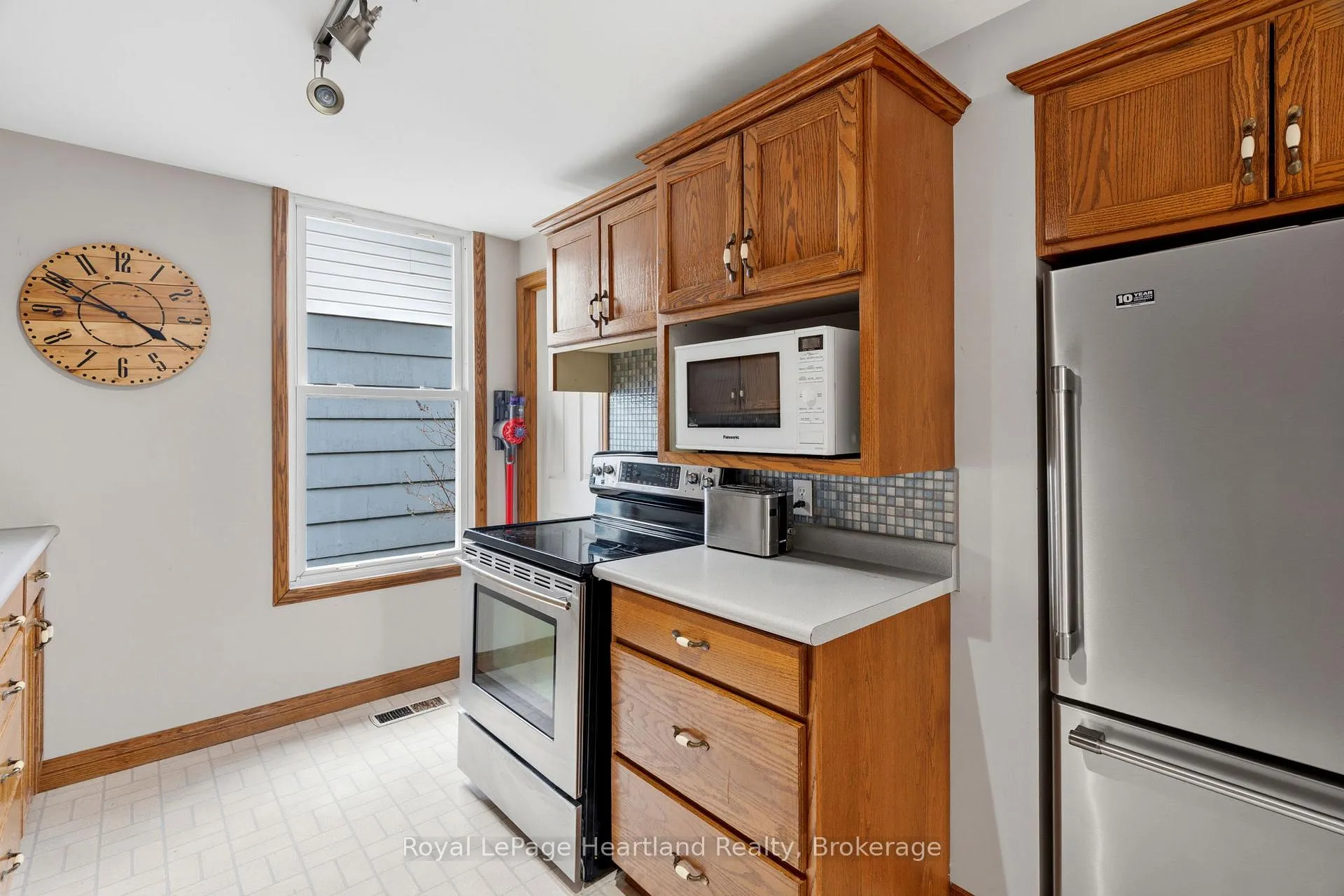 Photo 19 of 140 Rattenbury Street W, Central Huron, Clinton — HOMEH