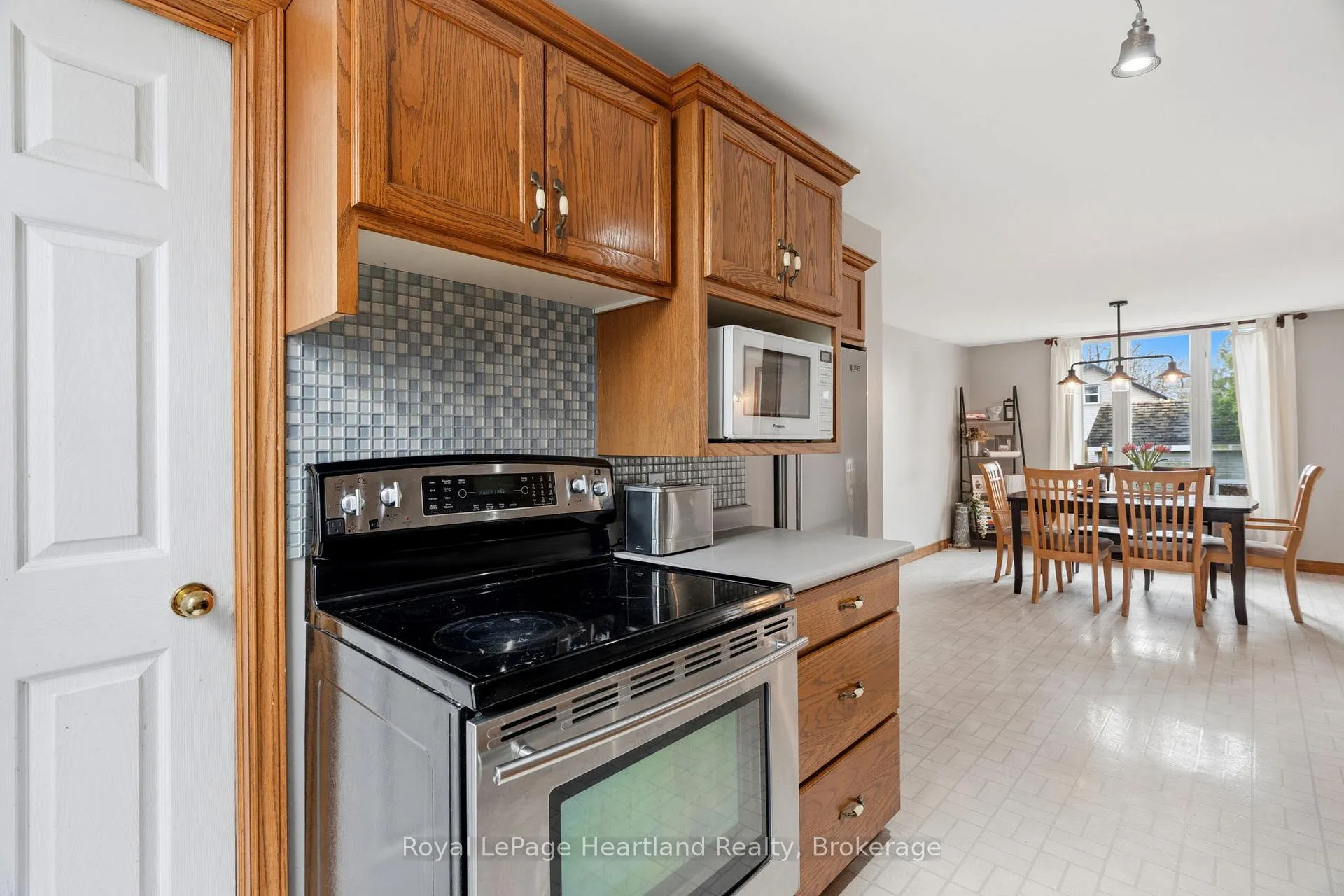 Photo 20 of 140 Rattenbury Street W, Central Huron, Clinton — HOMEH