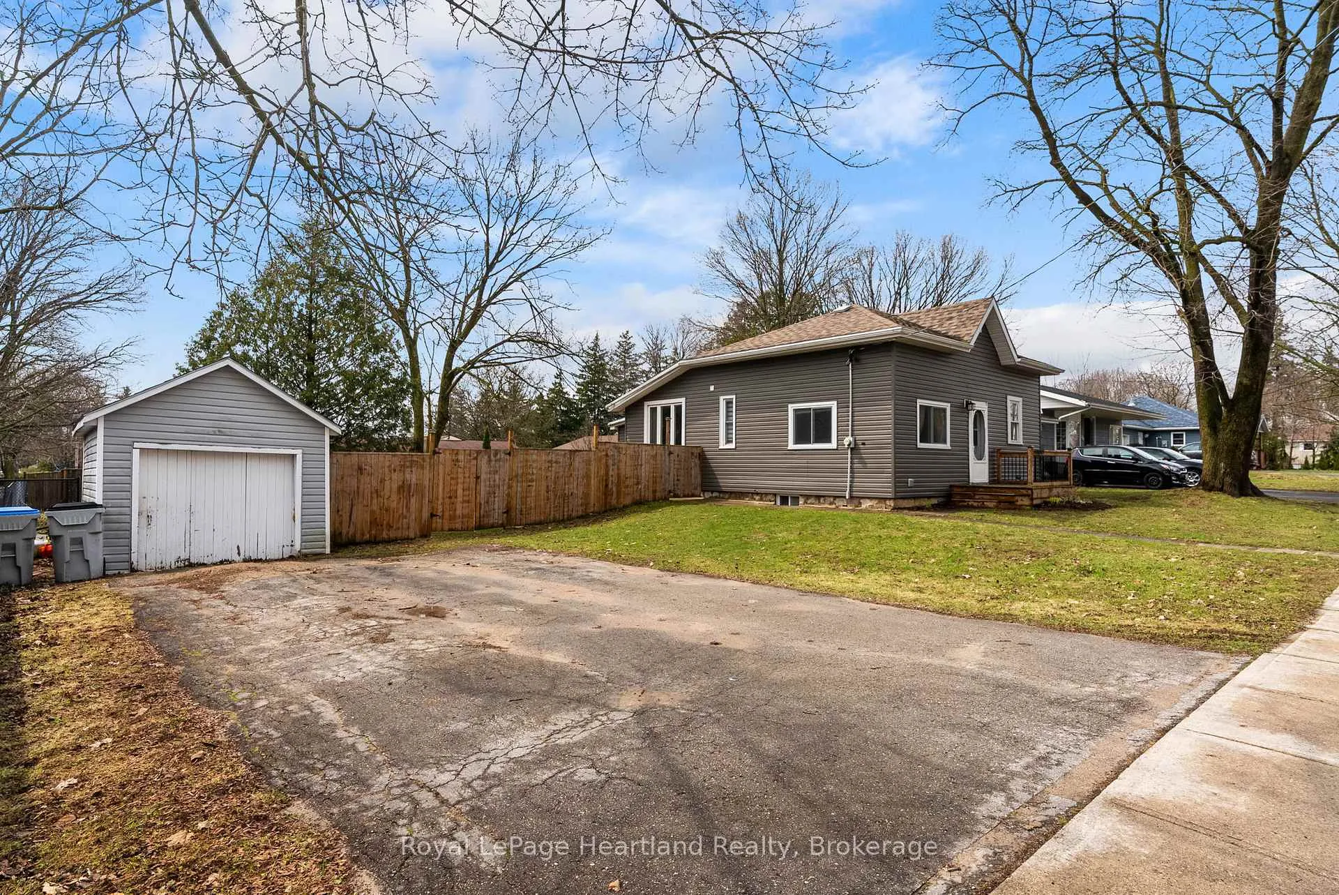 Photo 35 of 140 Rattenbury Street W, Central Huron, Clinton — HOMEH