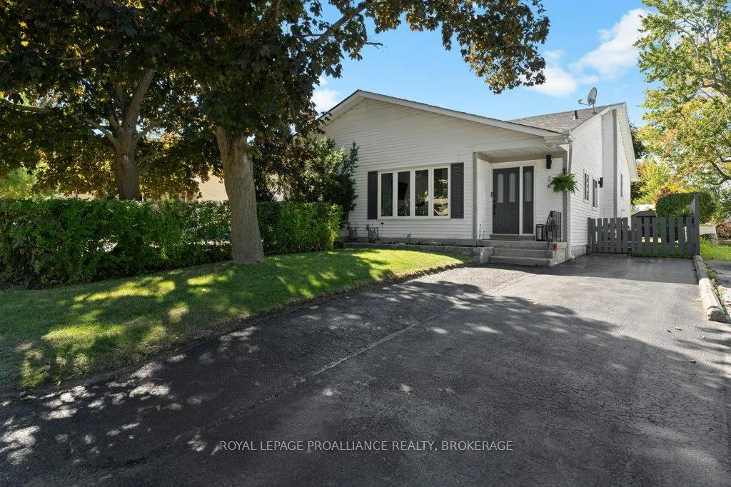 Photo 2 of 26 Woodstone Crescent, Kingston, Central City West — HOMEH