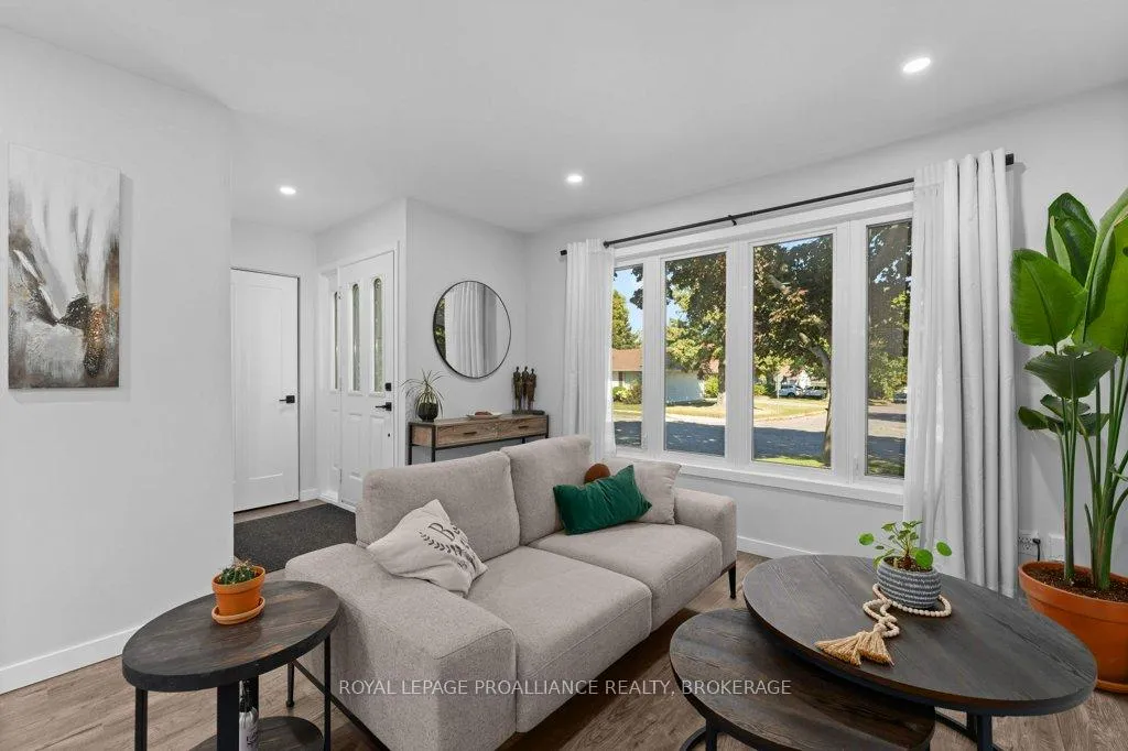 Photo 8 of 26 Woodstone Crescent, Kingston, Central City West — HOMEH