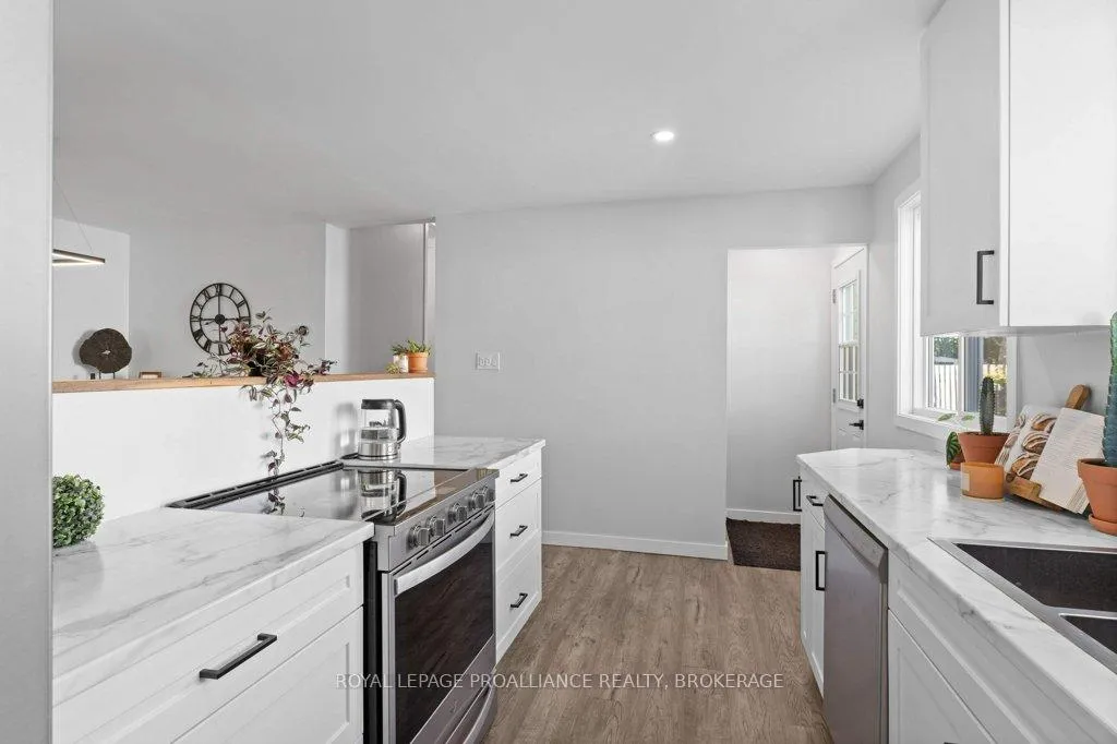 Photo 13 of 26 Woodstone Crescent, Kingston, Central City West — HOMEH
