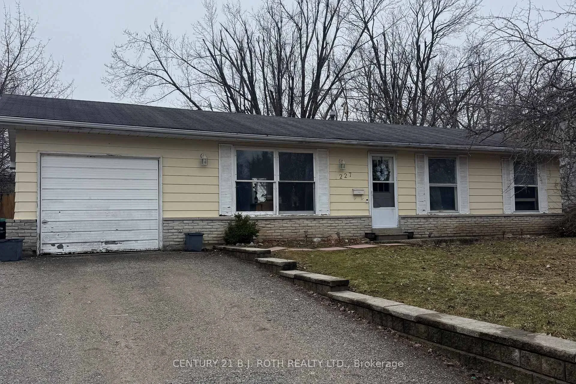 Photo 2 of 227 Pine Drive, Barrie, Bayshore — HOMEH