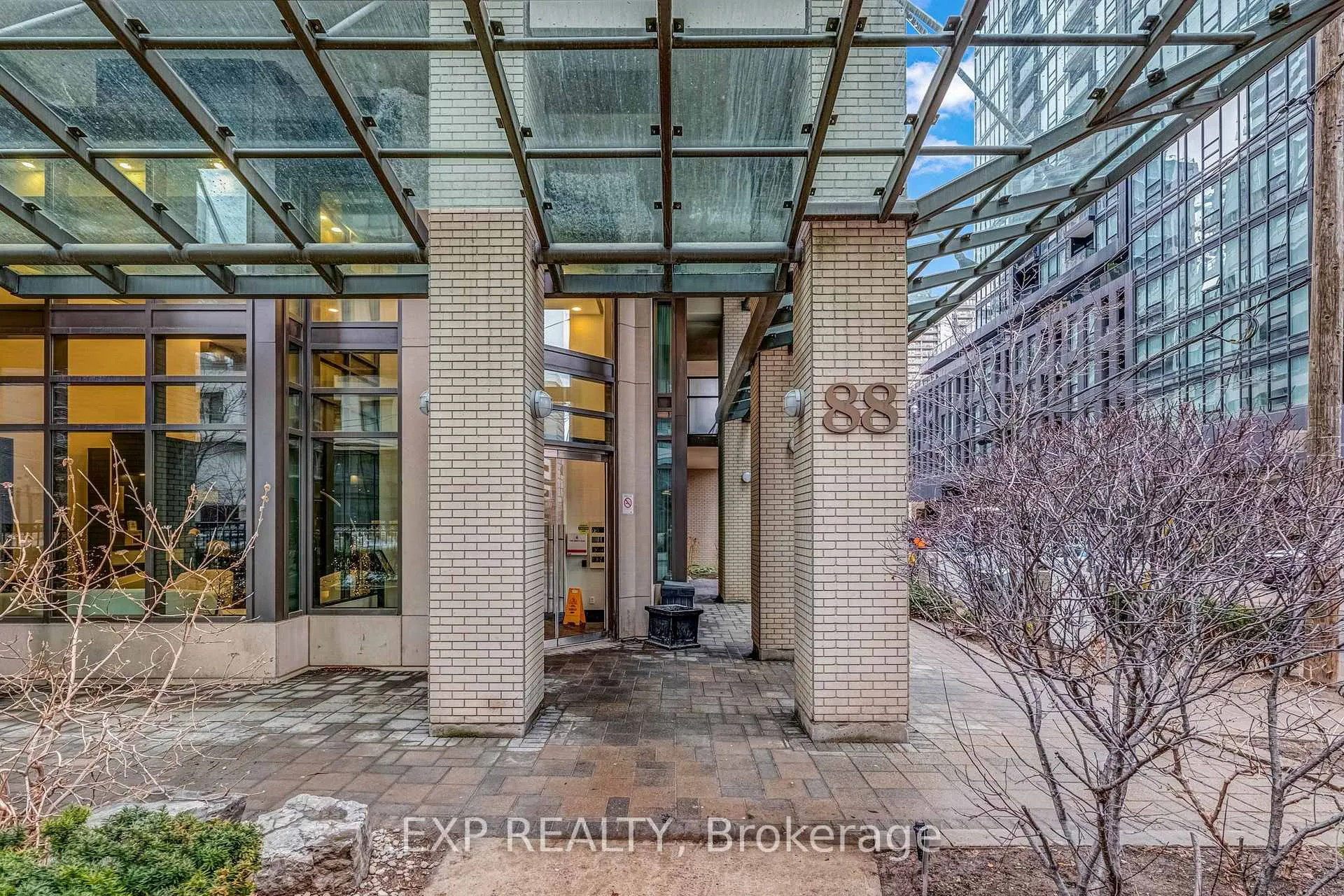 Photo 2 of Unit 1102, 88 Broadway Avenue, Toronto, Mount Pleasant West — HOMEH