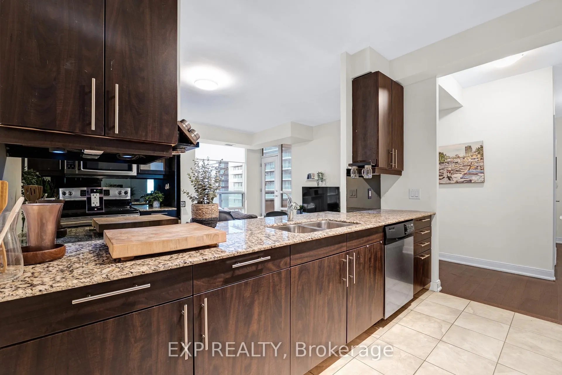 Photo 5 of Unit 1102, 88 Broadway Avenue, Toronto, Mount Pleasant West — HOMEH