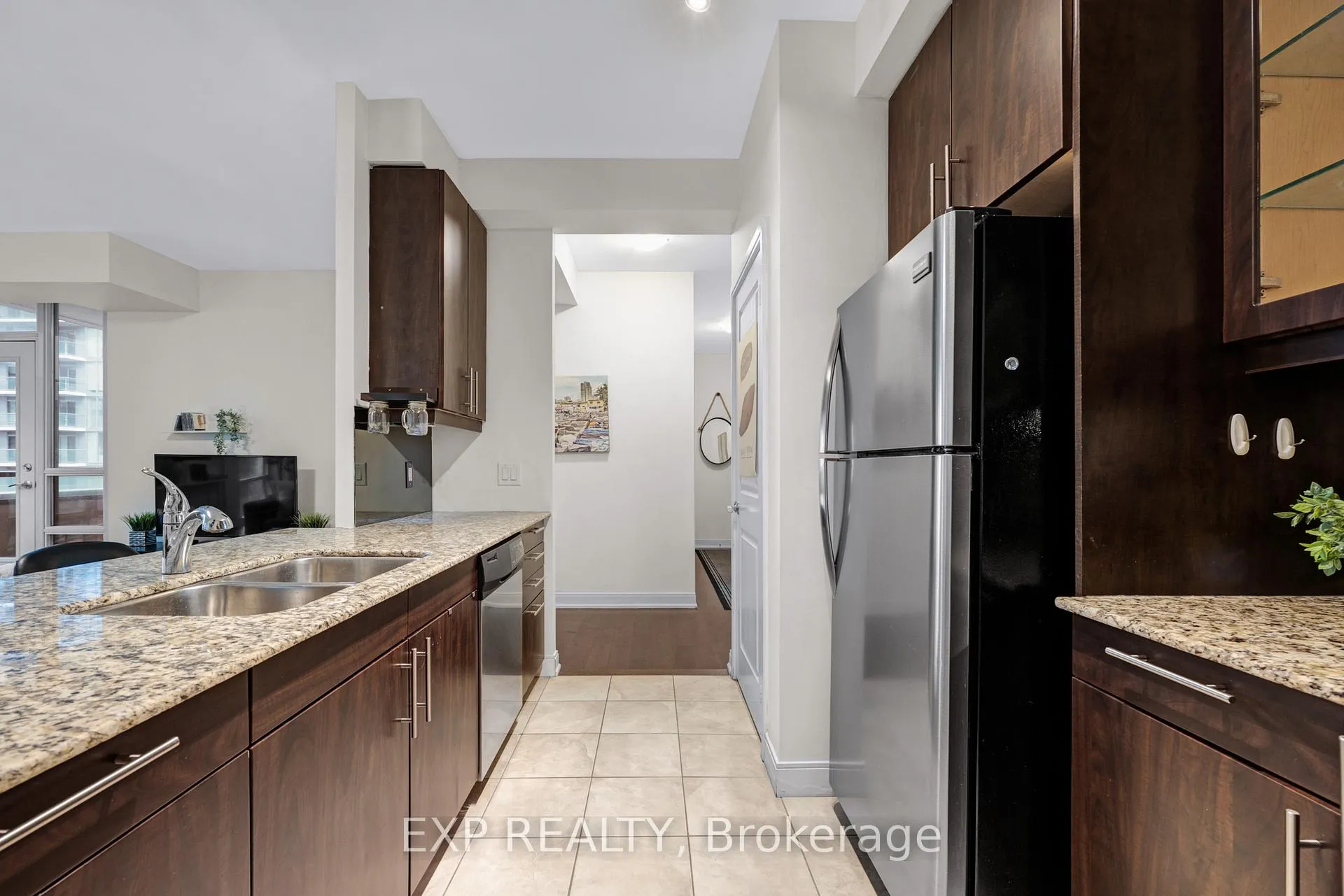 Photo 6 of Unit 1102, 88 Broadway Avenue, Toronto, Mount Pleasant West — HOMEH