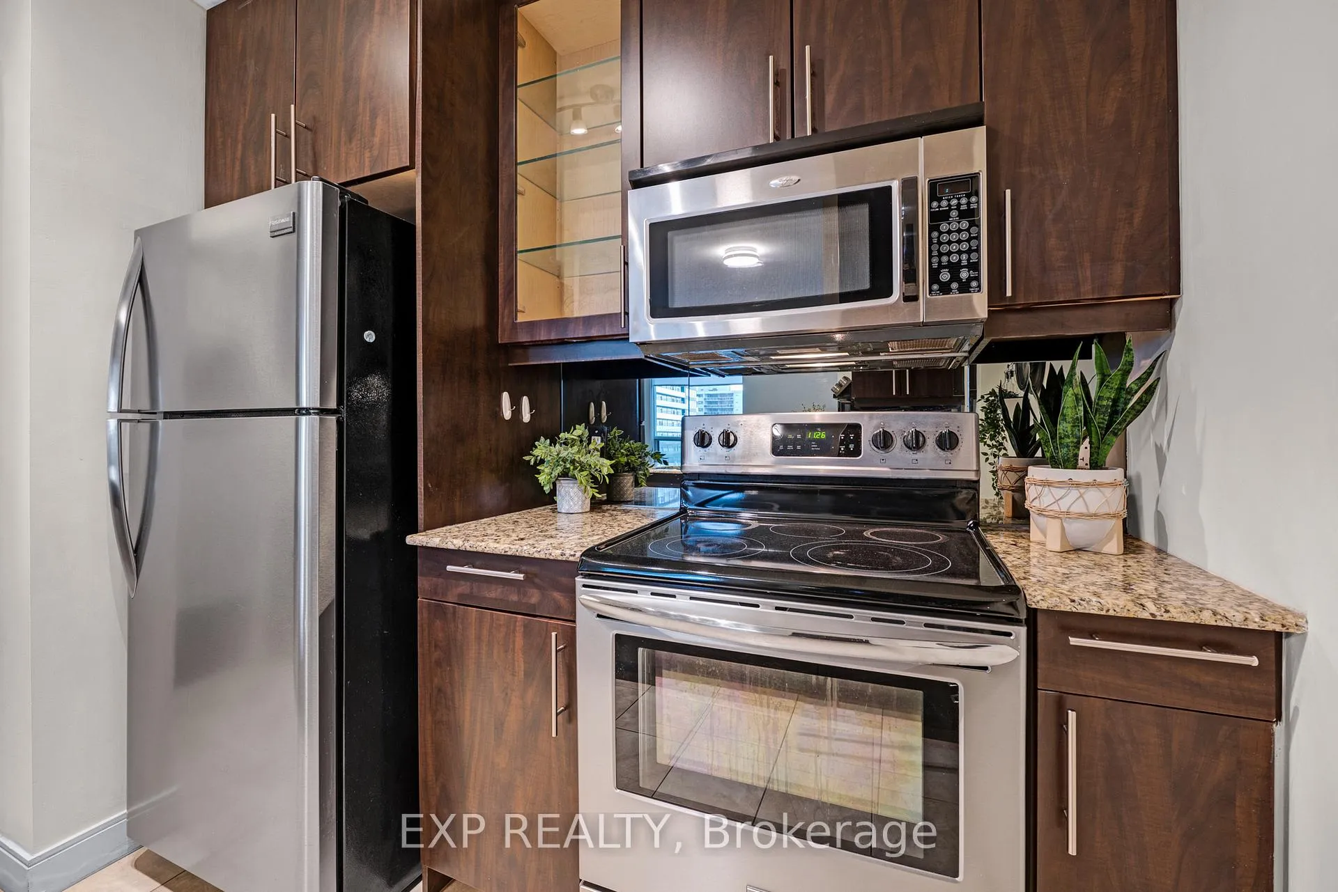 Photo 7 of Unit 1102, 88 Broadway Avenue, Toronto, Mount Pleasant West — HOMEH