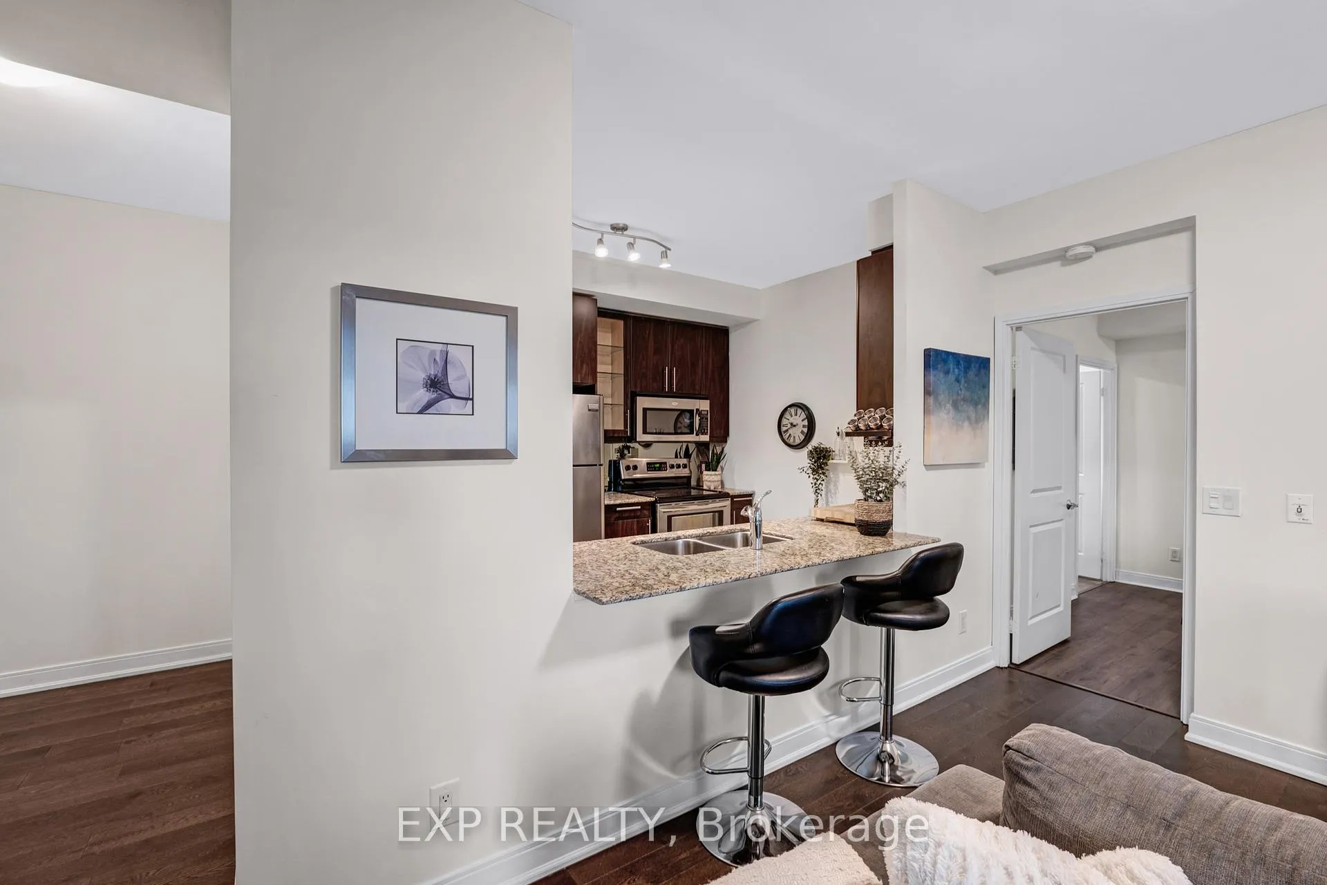 Photo 8 of Unit 1102, 88 Broadway Avenue, Toronto, Mount Pleasant West — HOMEH