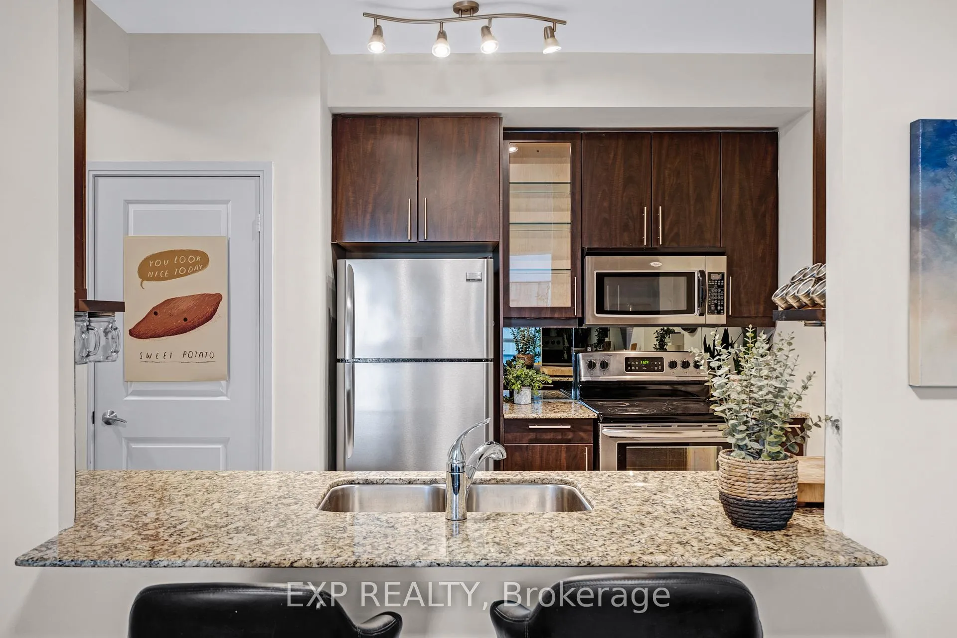 Photo 9 of Unit 1102, 88 Broadway Avenue, Toronto, Mount Pleasant West — HOMEH