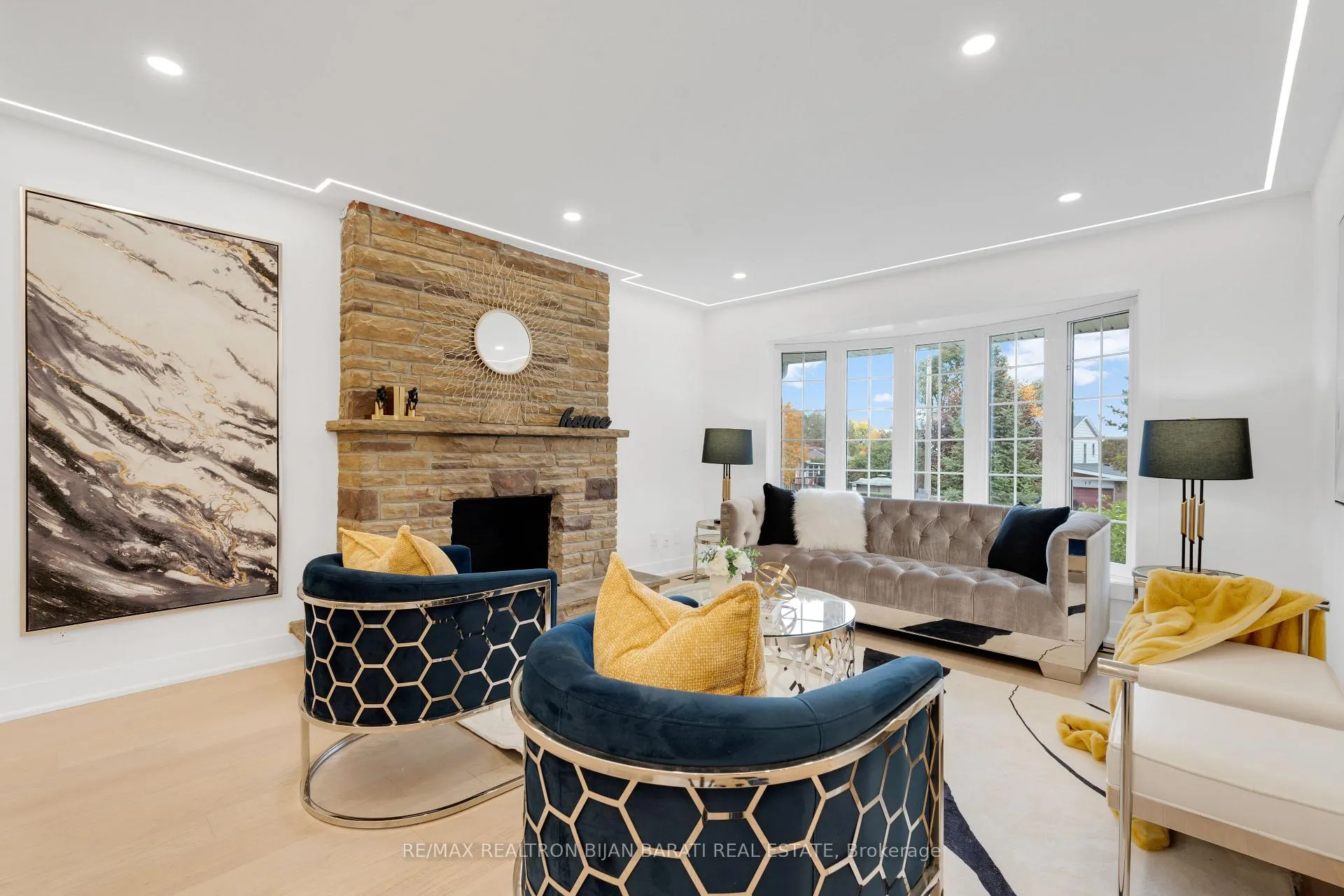 Photo 4 of 14 Henderson Avenue, Markham, Grandview — HOMEH