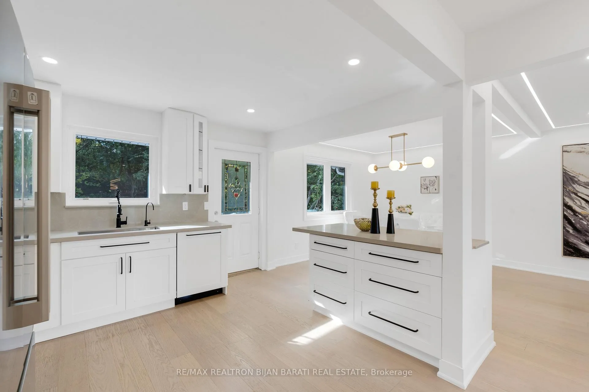 Photo 10 of 14 Henderson Avenue, Markham, Grandview — HOMEH