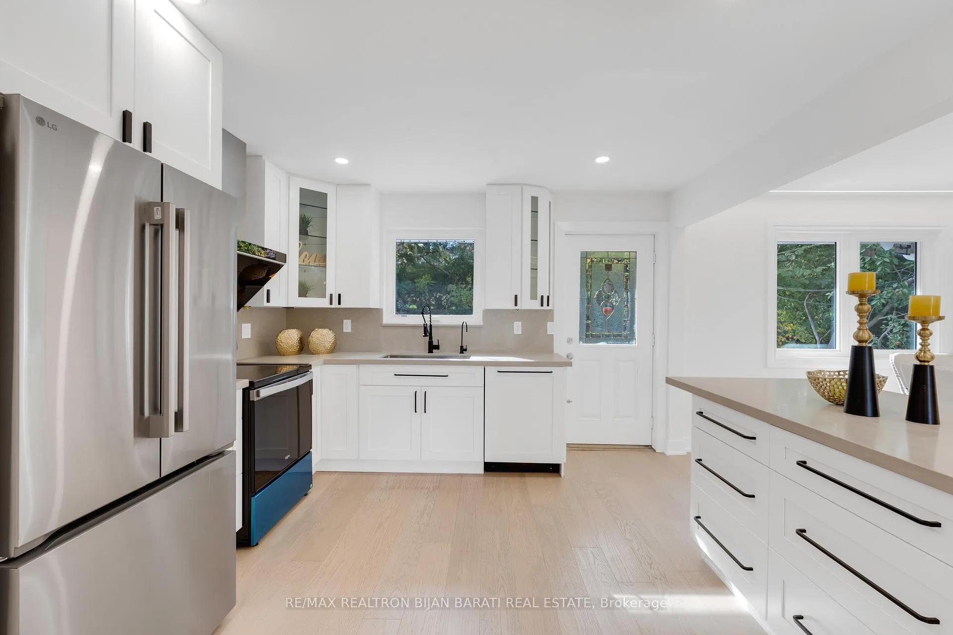 Photo 11 of 14 Henderson Avenue, Markham, Grandview — HOMEH