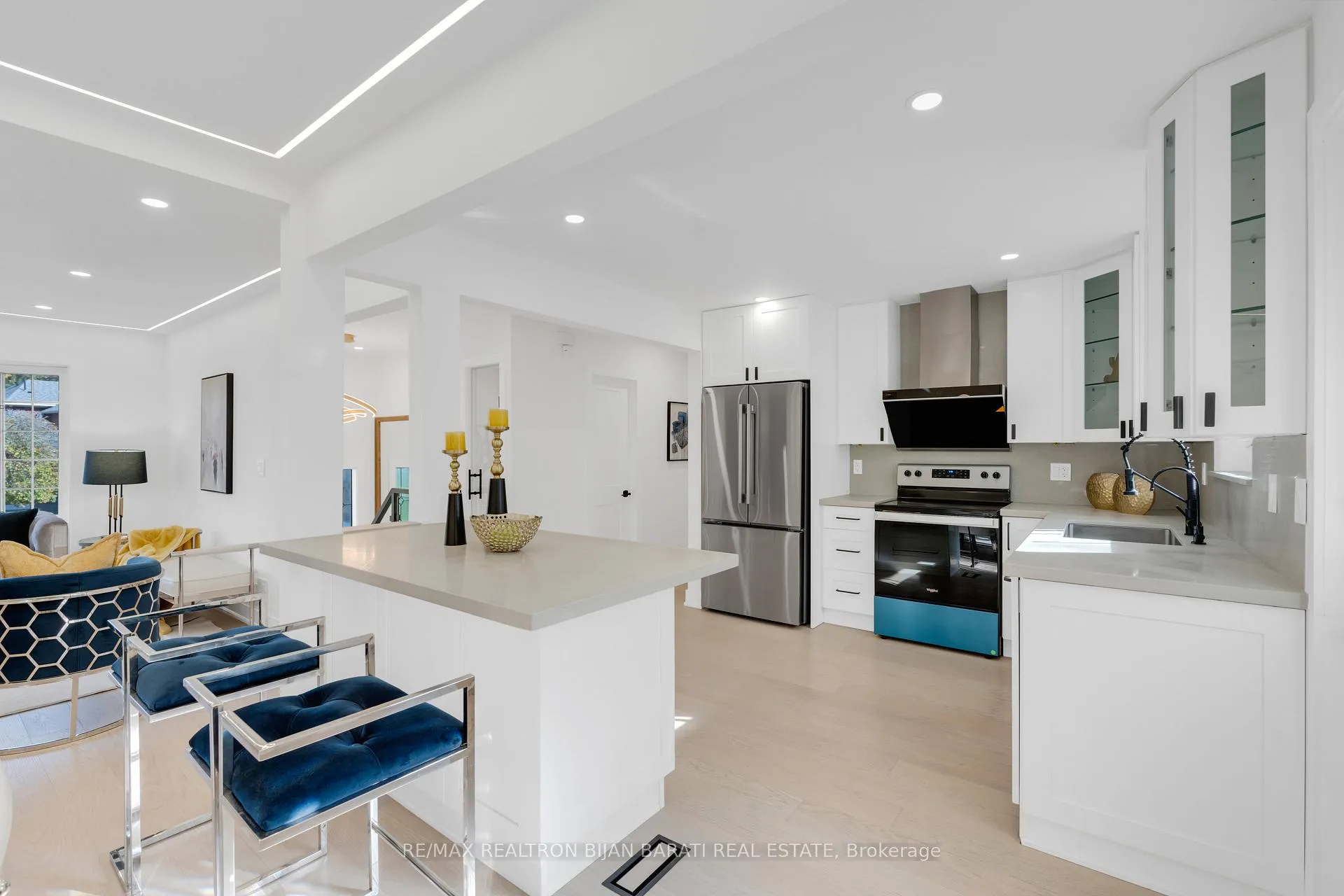Photo 12 of 14 Henderson Avenue, Markham, Grandview — HOMEH