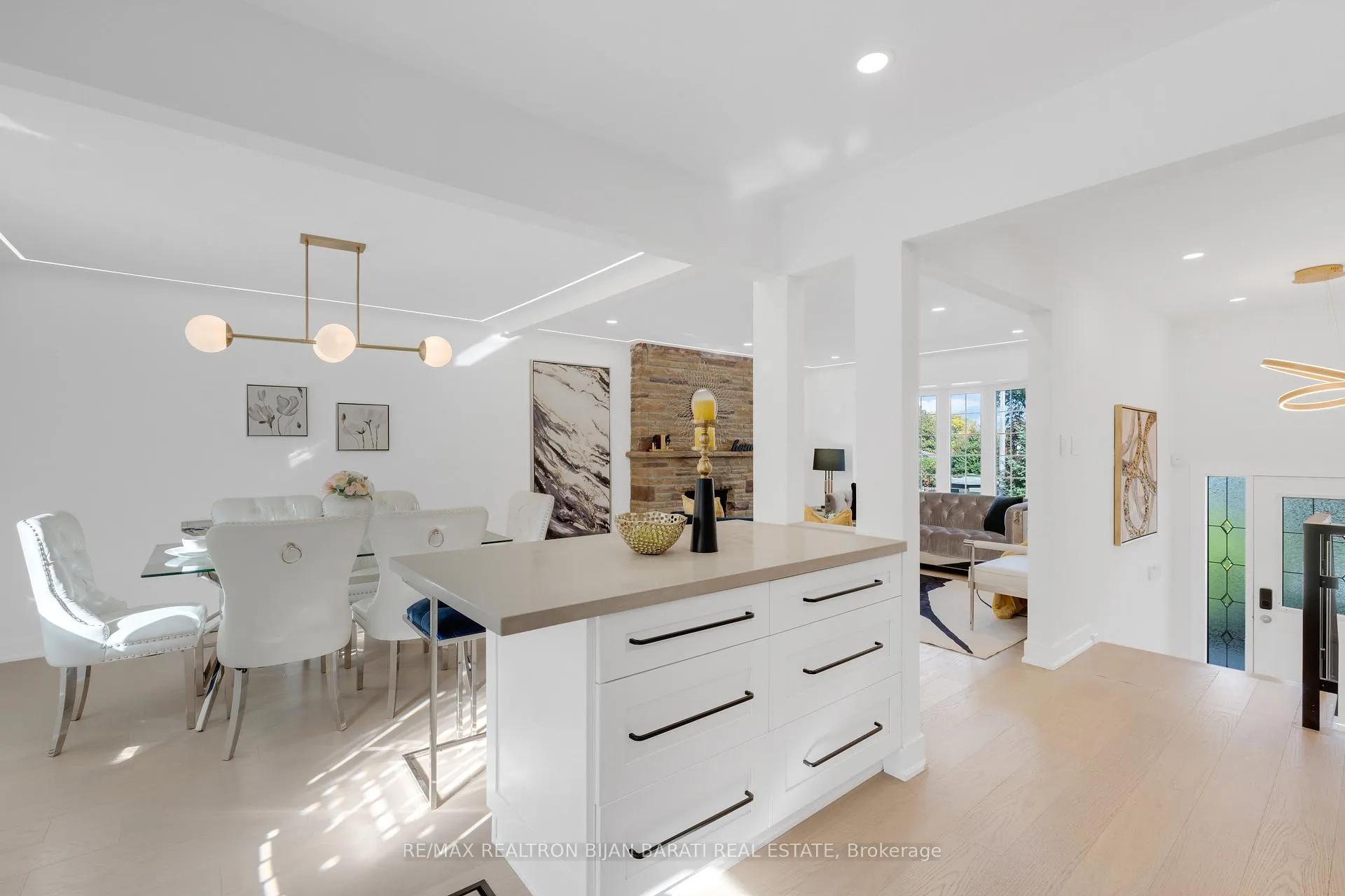 Photo 16 of 14 Henderson Avenue, Markham, Grandview — HOMEH