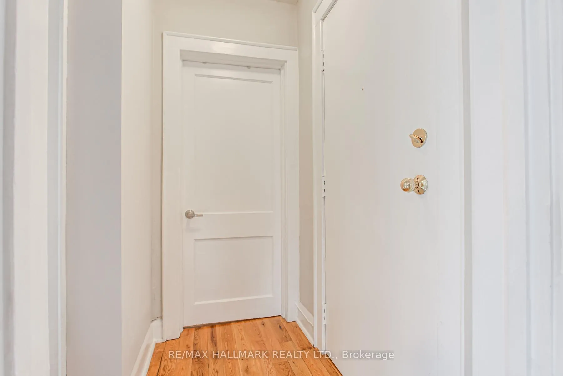 Photo 2 of Unit 1, 27 Sherwood Avenue, Toronto, Mount Pleasant East — HOMEH
