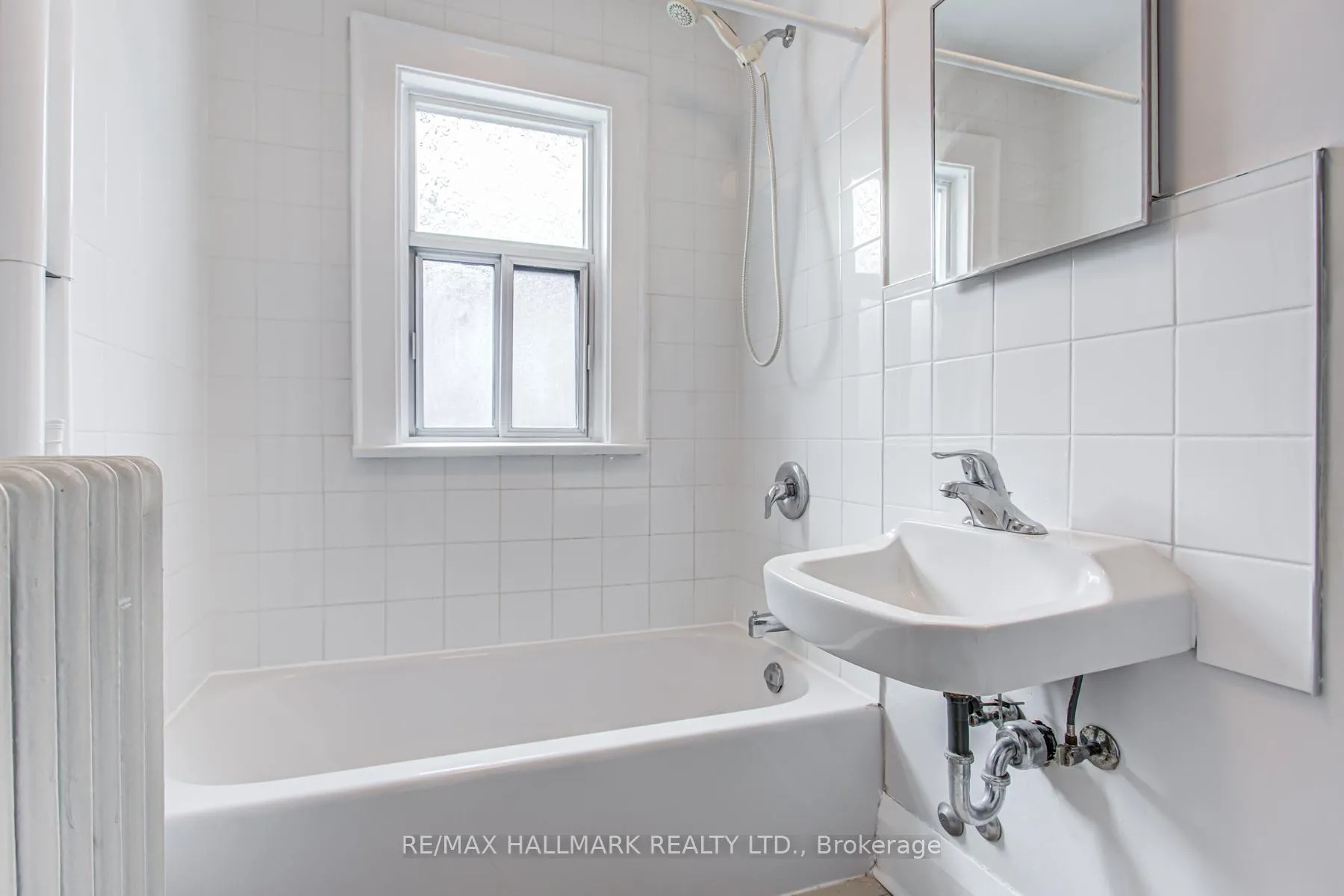 Photo 3 of Unit 1, 27 Sherwood Avenue, Toronto, Mount Pleasant East — HOMEH