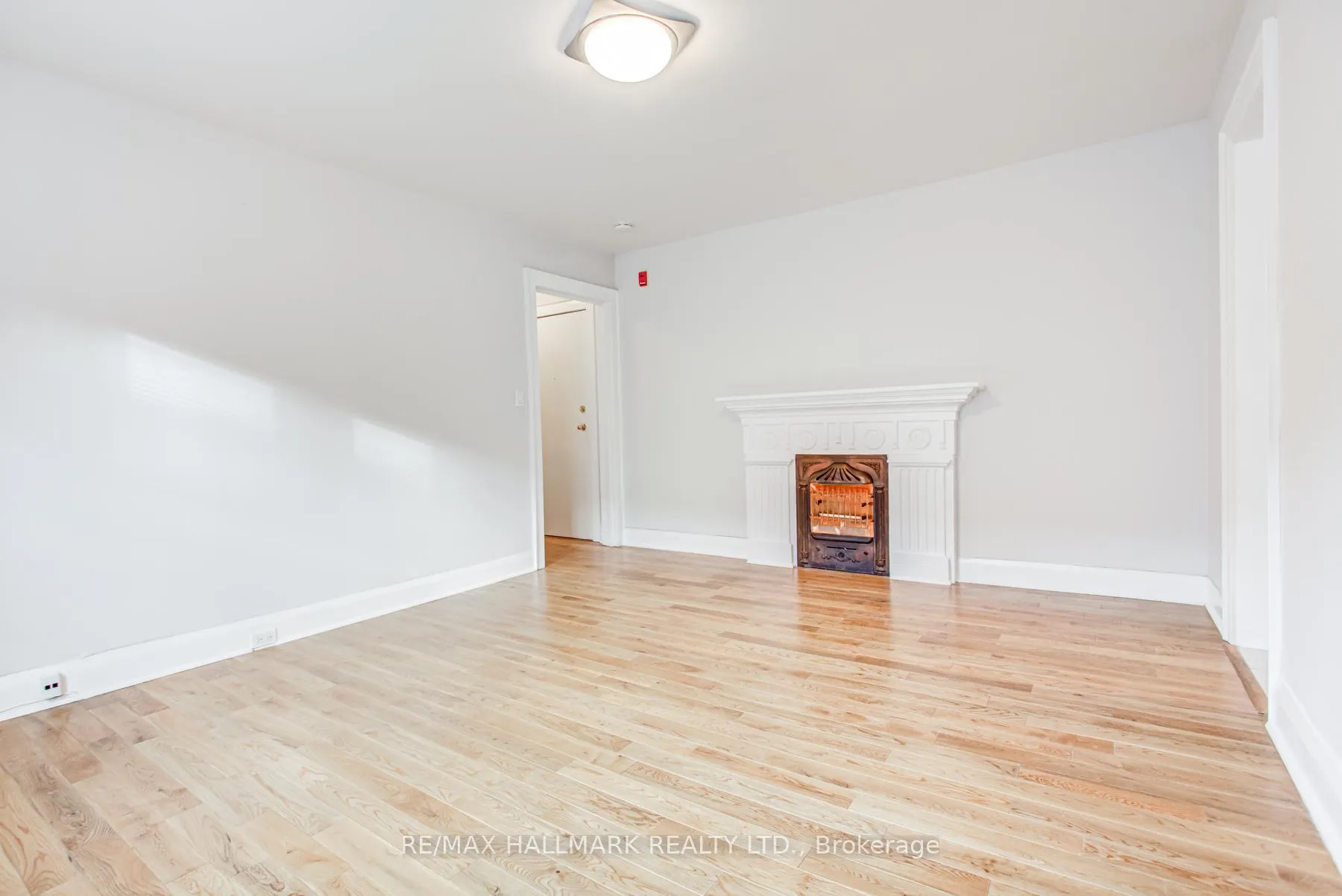 Photo 5 of Unit 1, 27 Sherwood Avenue, Toronto, Mount Pleasant East — HOMEH