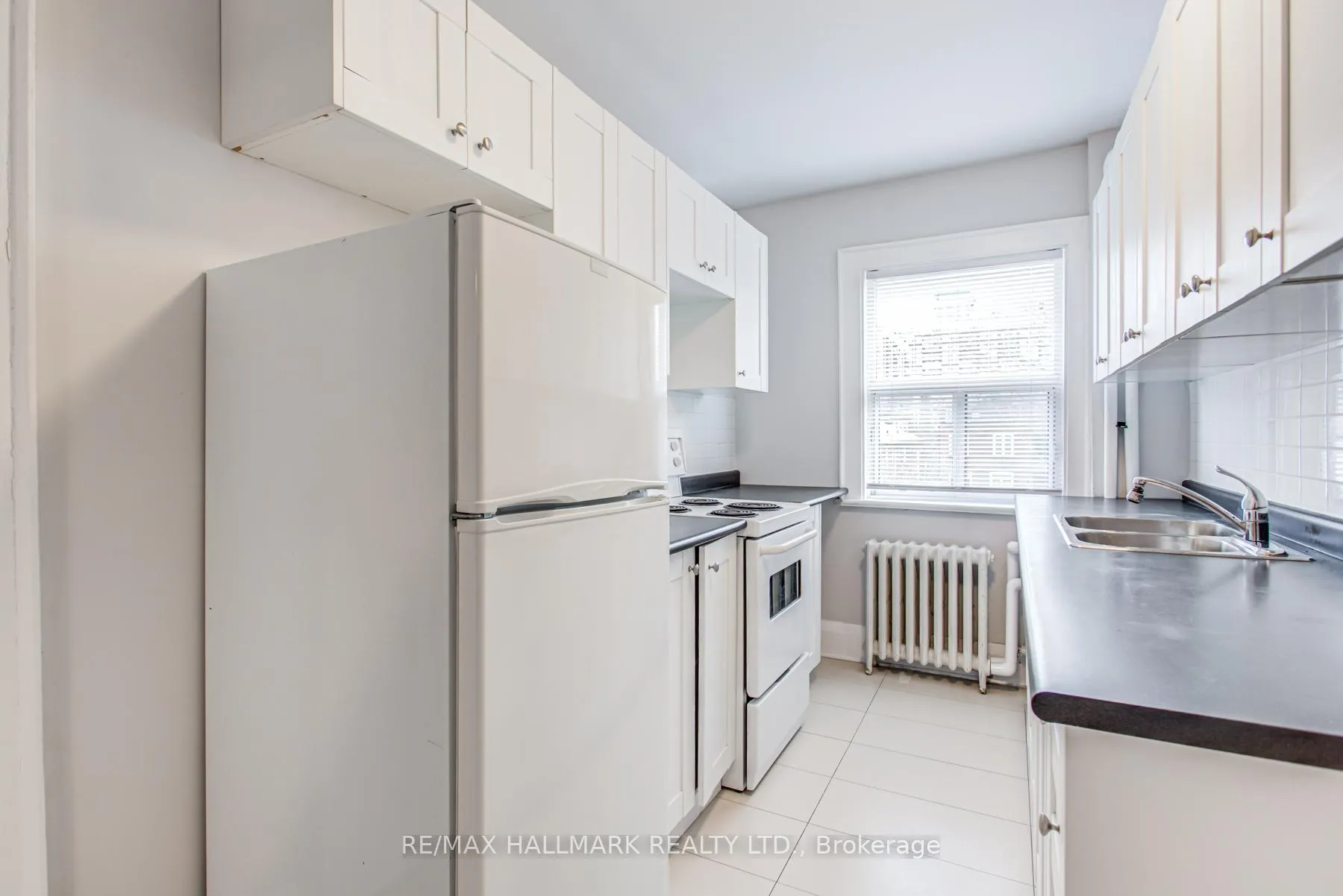 Photo 11 of Unit 1, 27 Sherwood Avenue, Toronto, Mount Pleasant East — HOMEH