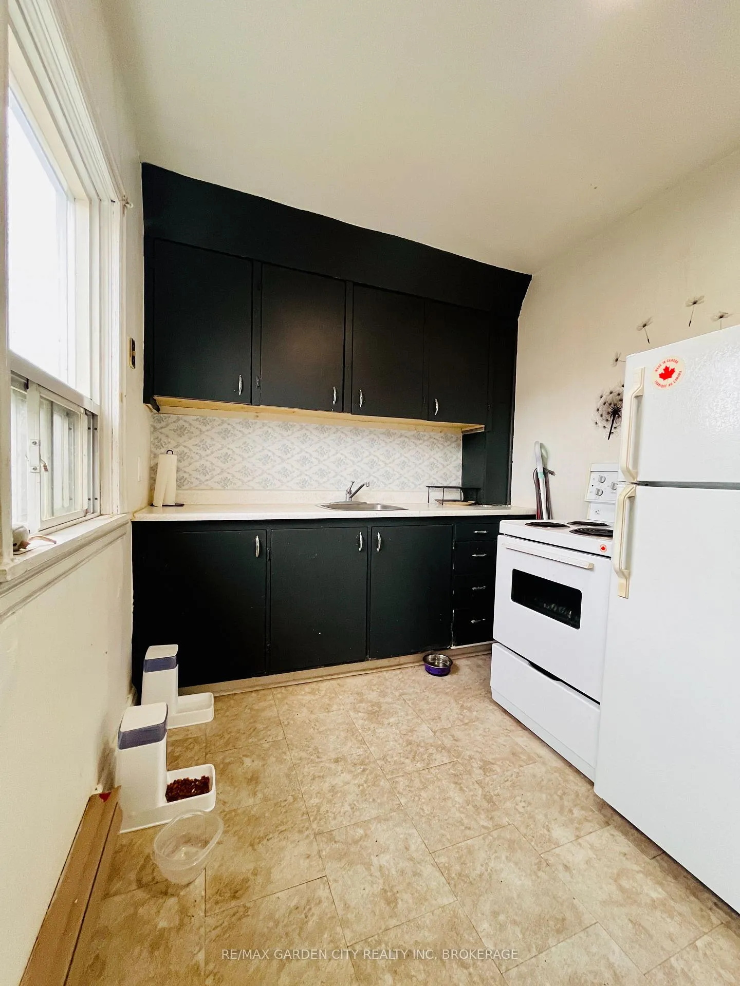 Photo 6 of 515 Rennie Street, Hamilton, Parkview — HOMEH